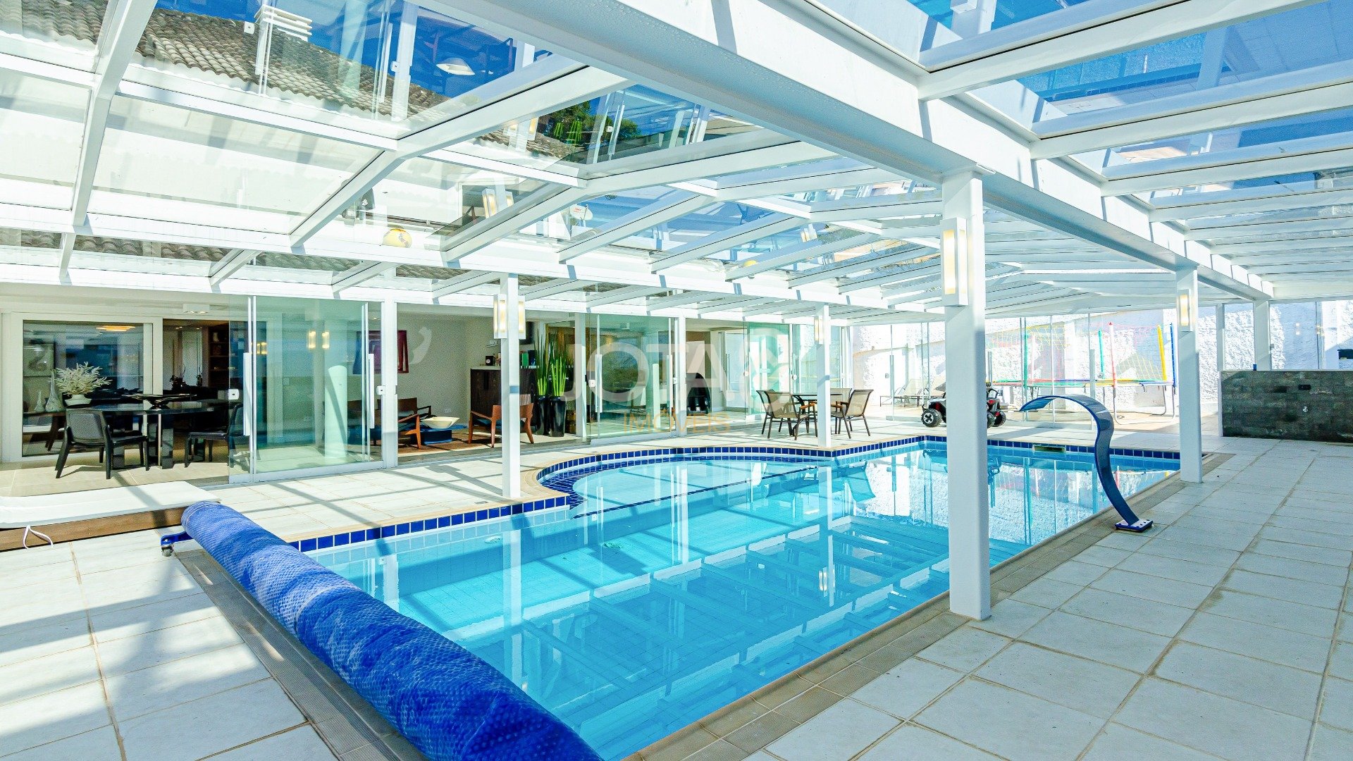 CASA COM PISCINA NO CONDOMÍNIO PORTO FELICE!