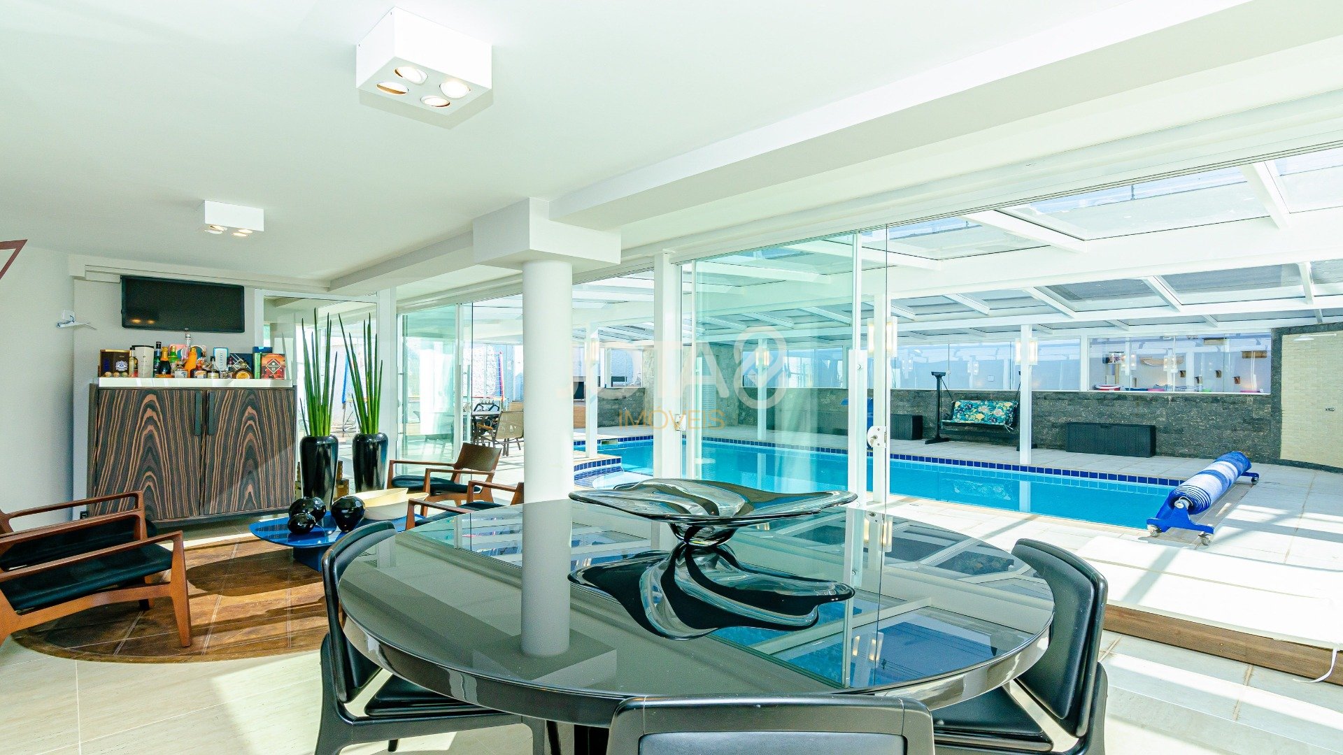 CASA COM PISCINA NO CONDOMÍNIO PORTO FELICE!