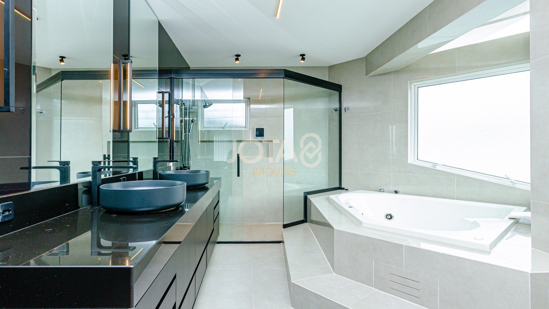 CASA COM PISCINA NO CONDOMÍNIO PORTO FELICE!