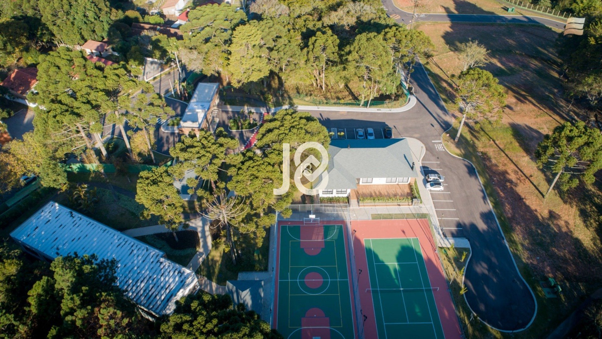 TERRENO EM CONDOMÍNIO CLUBE COM 993M²