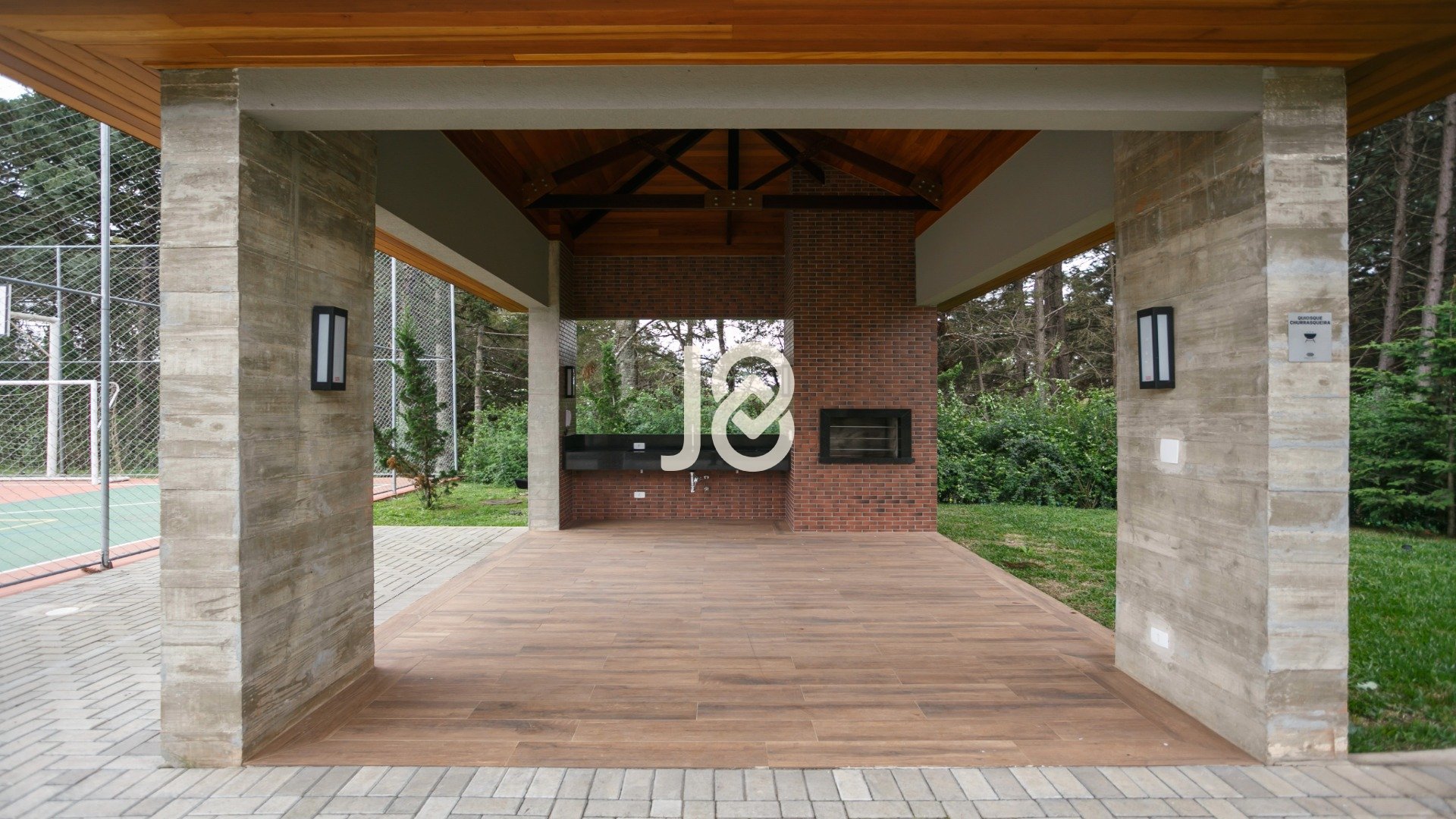 TERRENO EM CONDOMÍNIO CLUBE COM 993M²