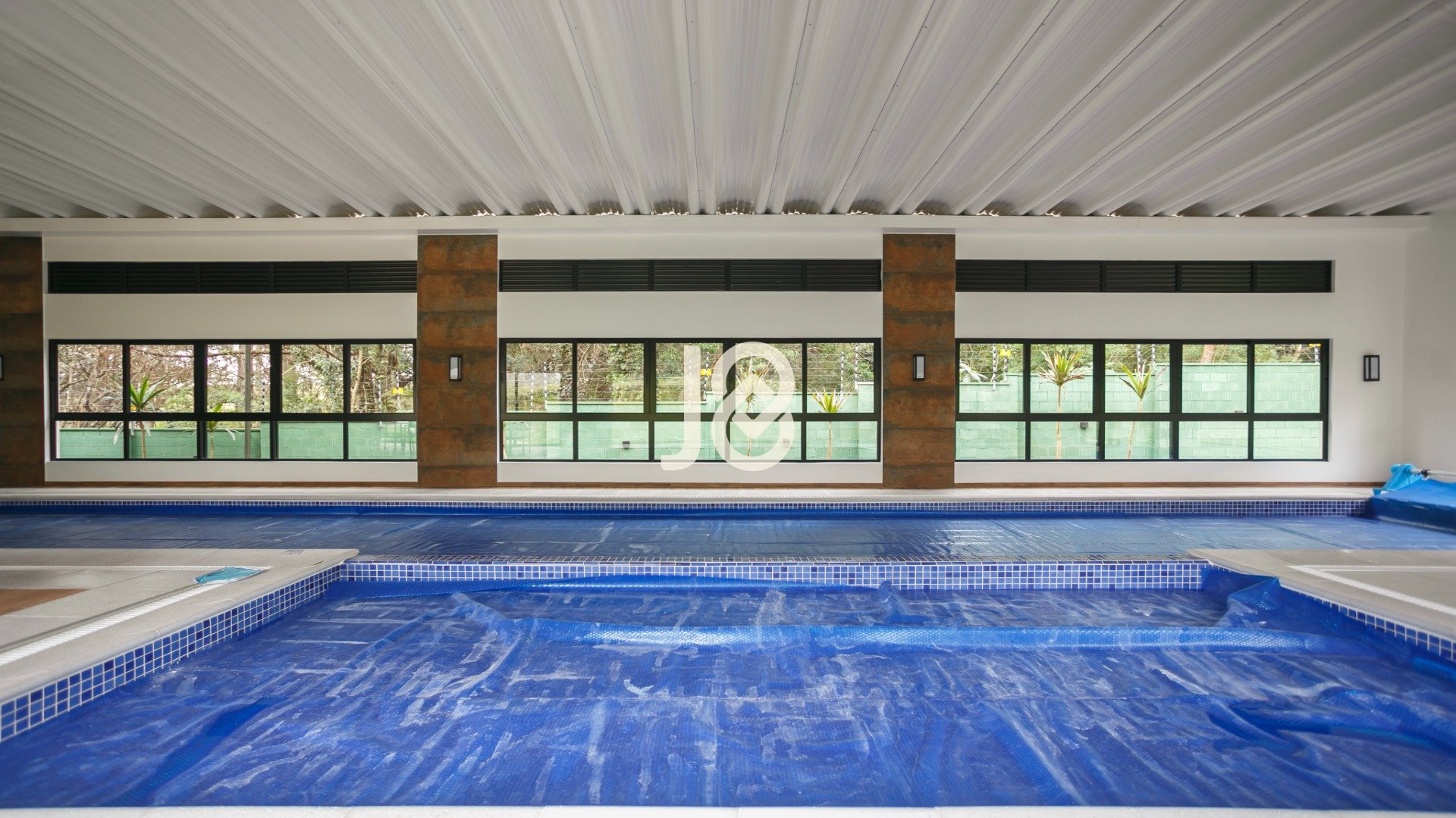 TERRENO EM CONDOMÍNIO CLUBE COM 993M²