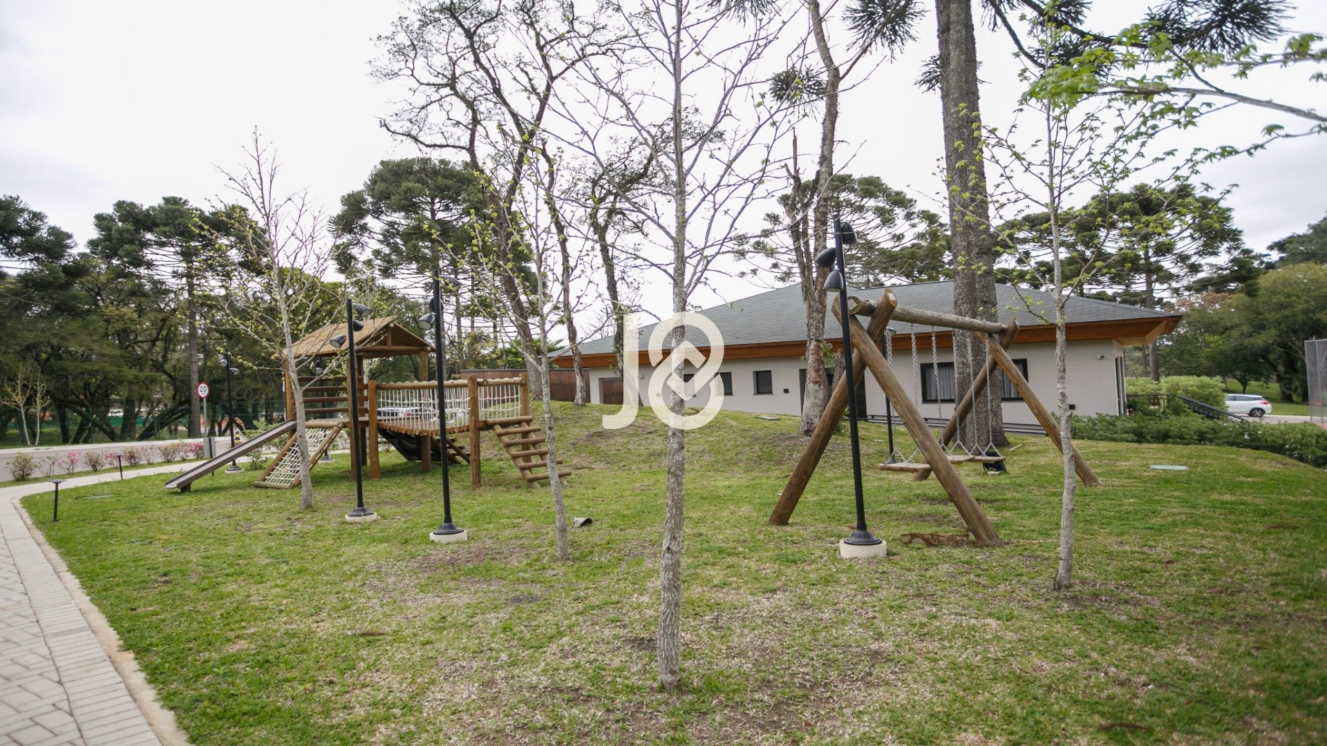 TERRENO EM CONDOMÍNIO CLUBE COM 993M²