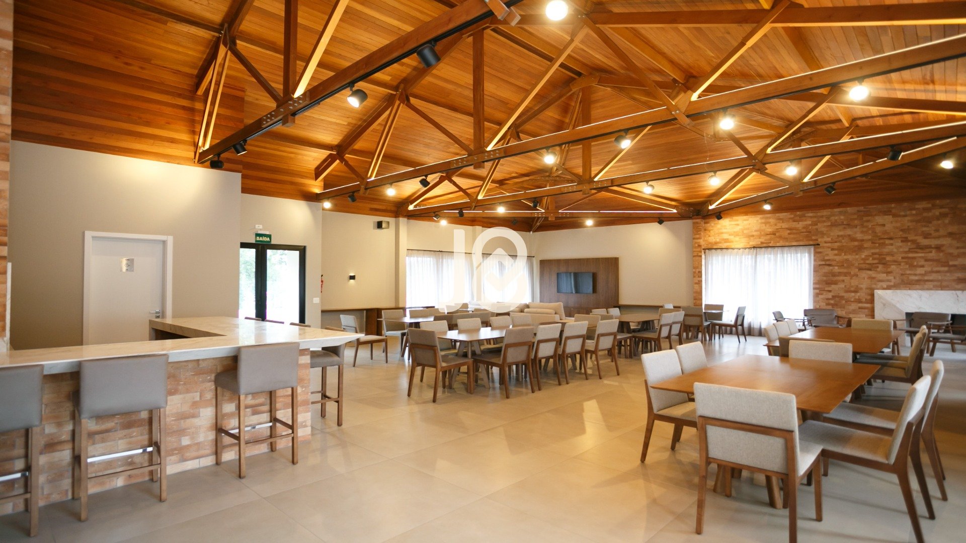 TERRENO EM CONDOMÍNIO CLUBE COM 993M²