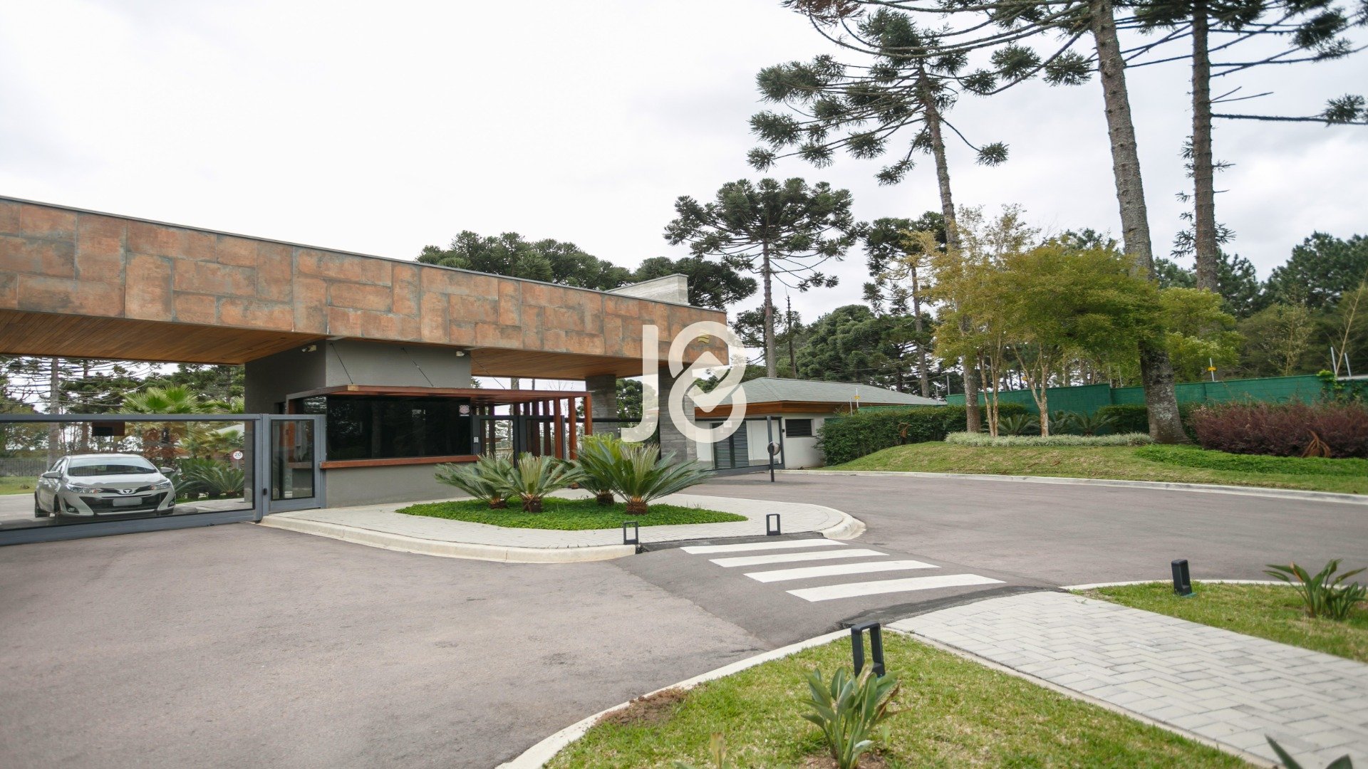 TERRENO EM CONDOMÍNIO CLUBE COM 993M²