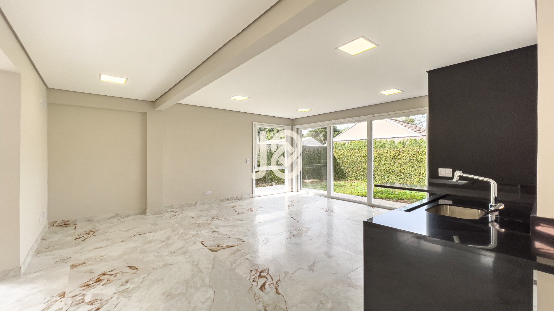 CASA EM CONDOMÍNIO EM SANTA FELICIDADE