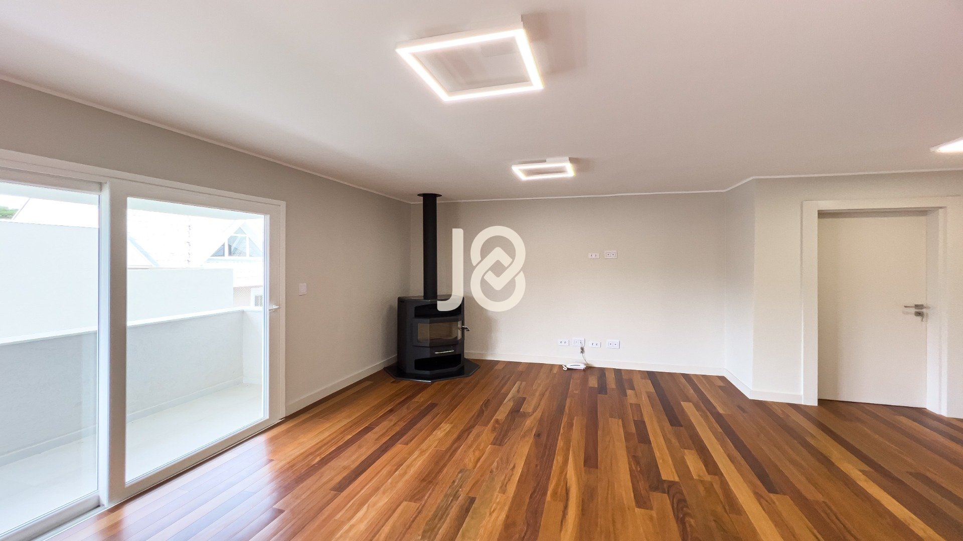 CASA EM CONDOMÍNIO EM SANTA FELICIDADE