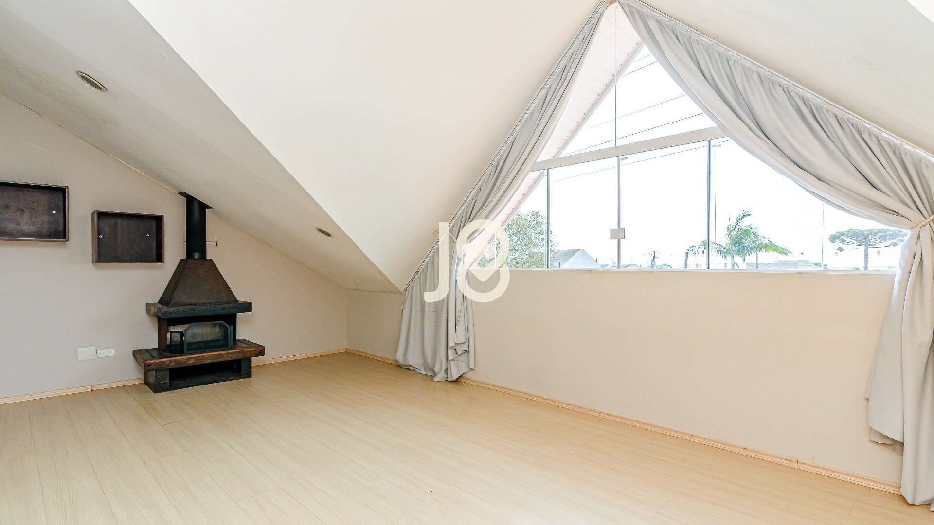 SOBRADO TRIPLEX NO PILARZINHO