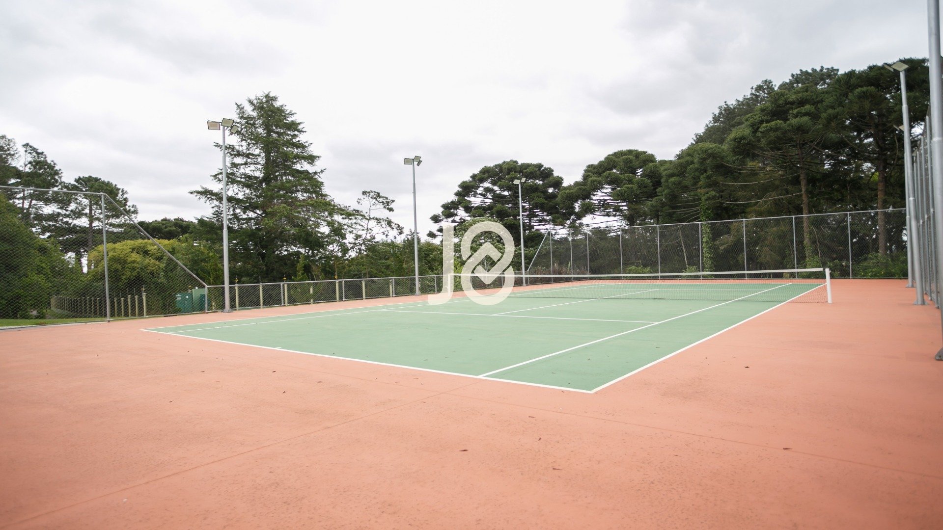 TERRENO EM CONDOMINIO CLUBE  COMPLETO NO CAMPO COMPRIDO