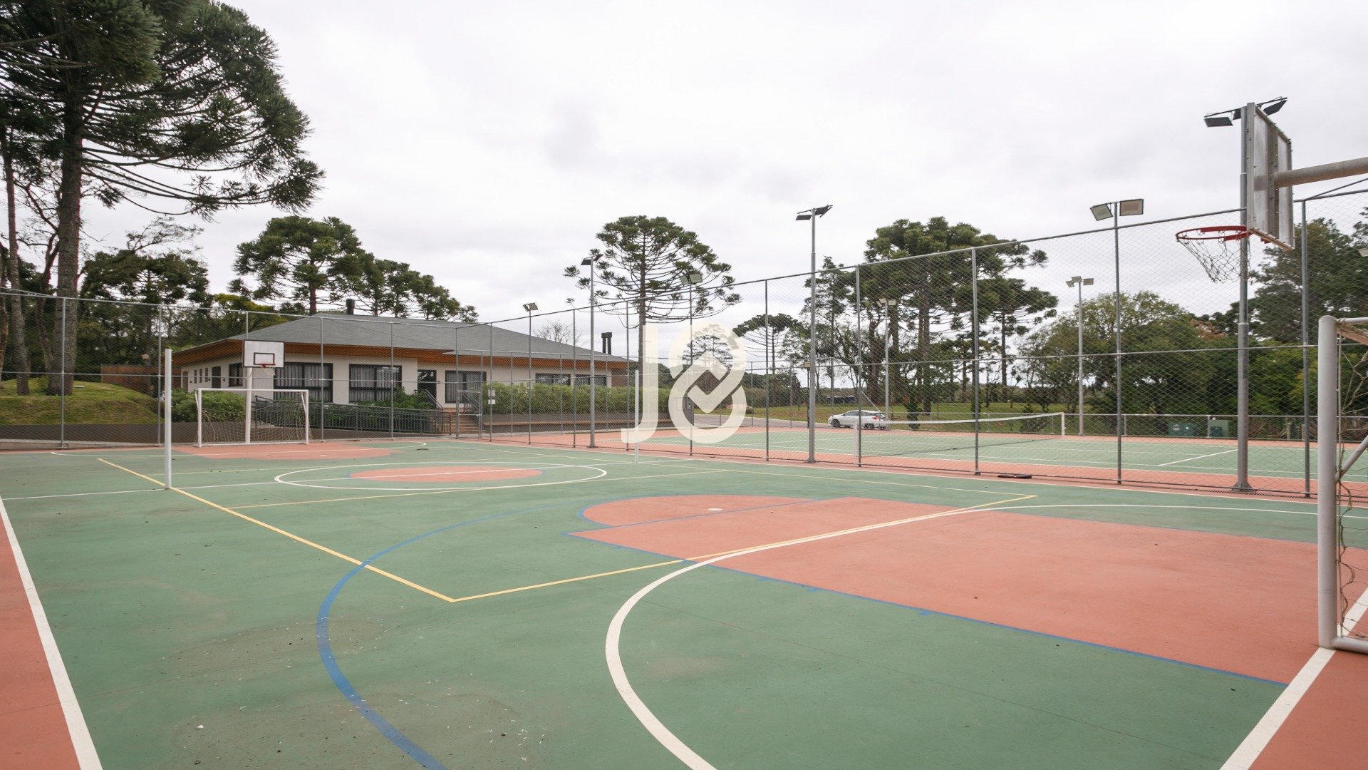 TERRENO EM CONDOMINIO CLUBE  COMPLETO NO CAMPO COMPRIDO
