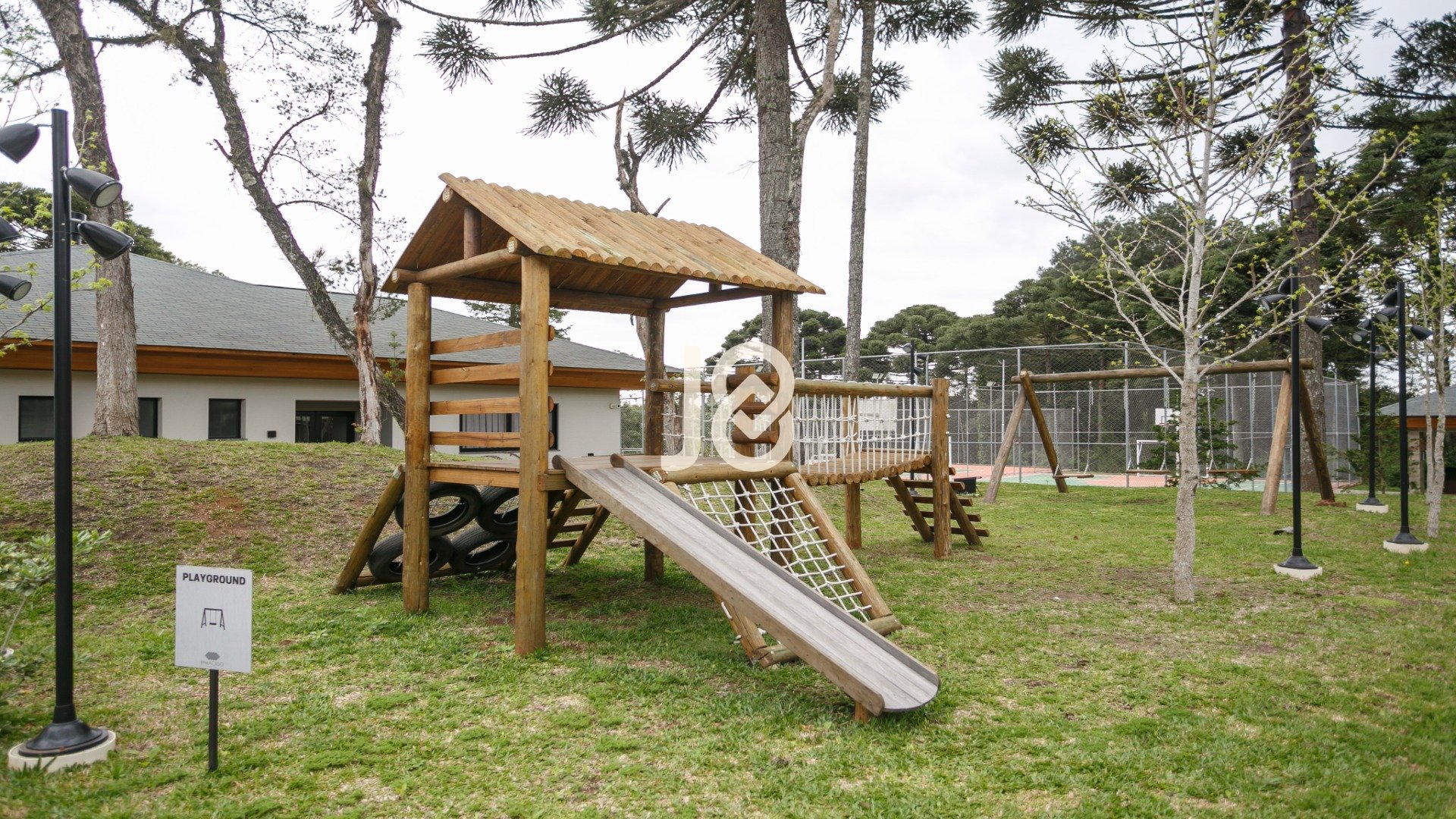 TERRENO EM CONDOMINIO CLUBE  COMPLETO NO CAMPO COMPRIDO