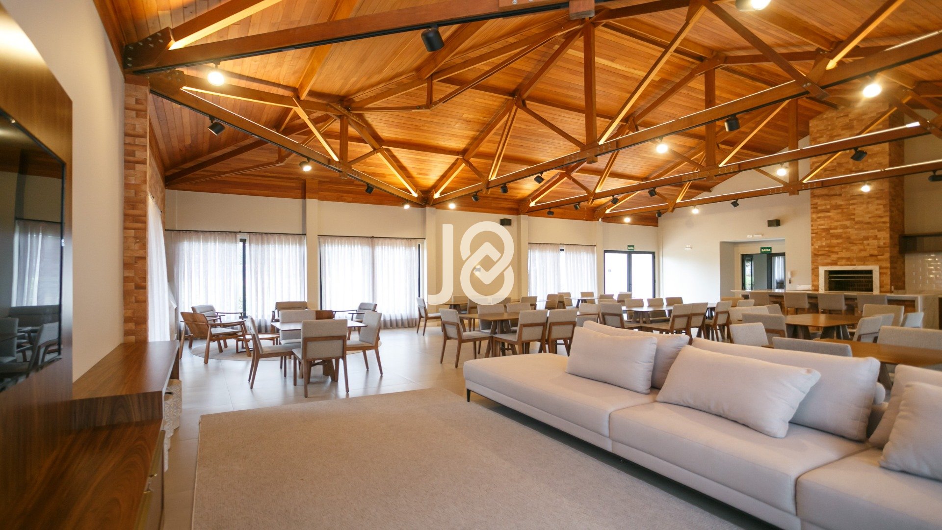 TERRENO EM CONDOMINIO CLUBE  COMPLETO NO CAMPO COMPRIDO