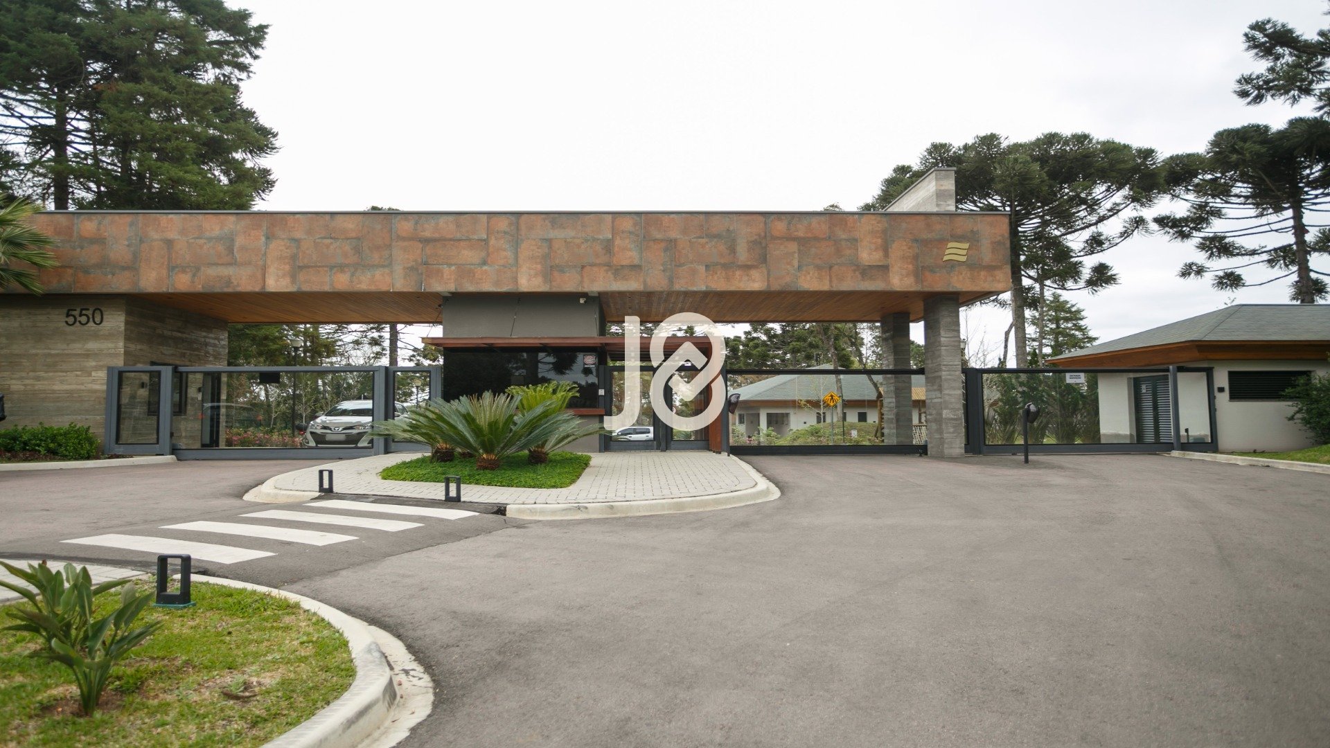 TERRENO EM CONDOMINIO CLUBE  COMPLETO NO CAMPO COMPRIDO
