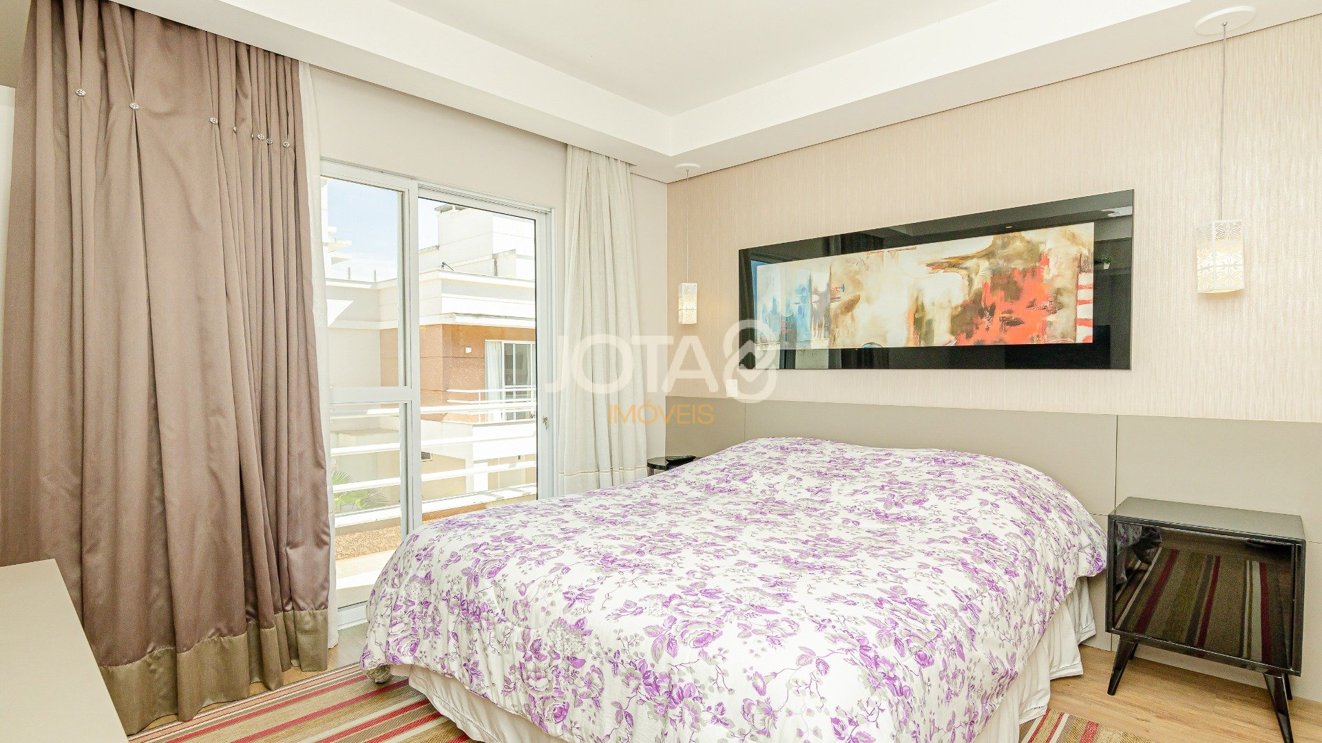 CASA EM CONDOMÍNIO COM 3 QUARTOS, JARDIM E MUITO SOL!