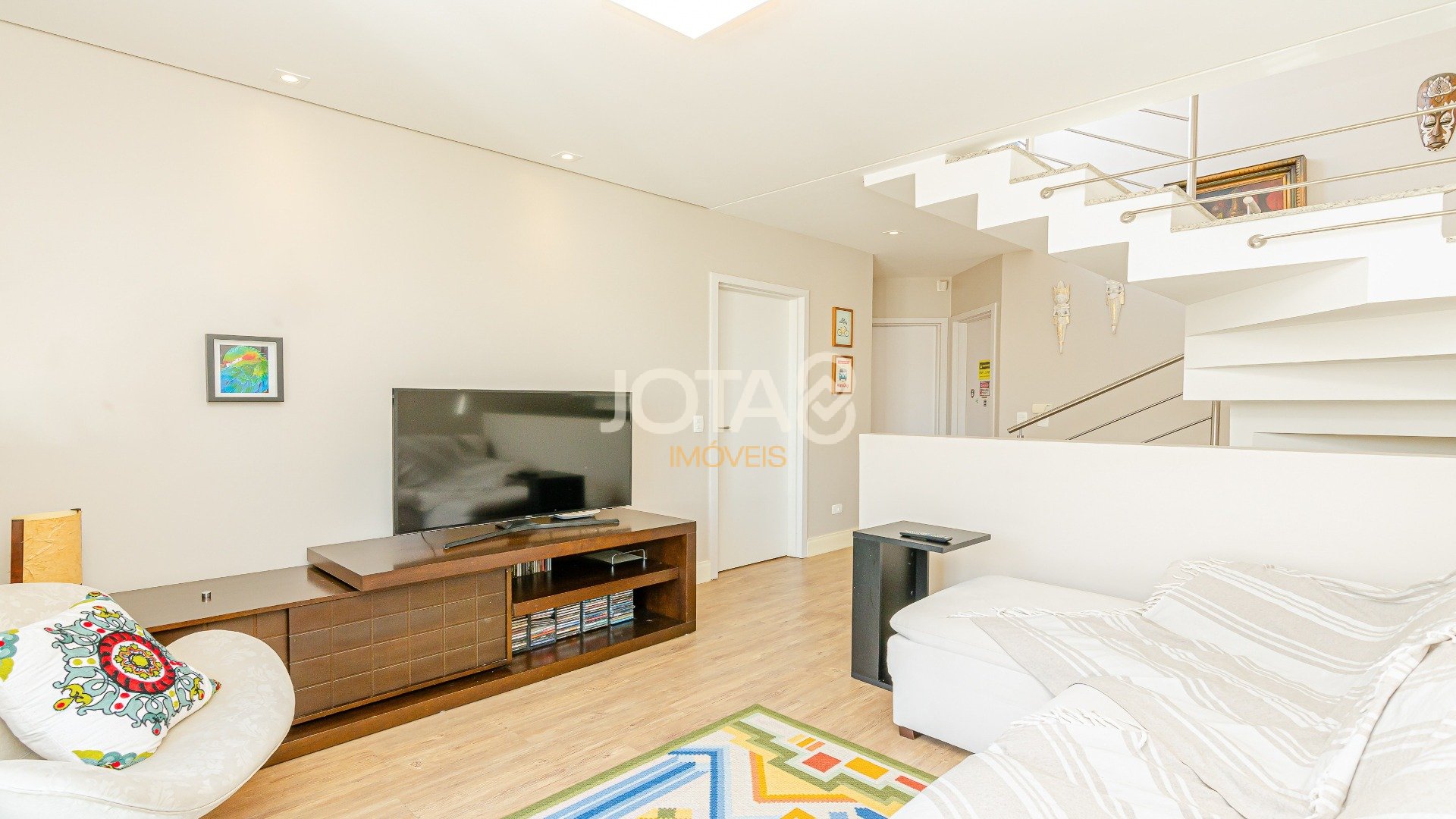 CASA EM CONDOMÍNIO COM 3 QUARTOS, JARDIM E MUITO SOL!