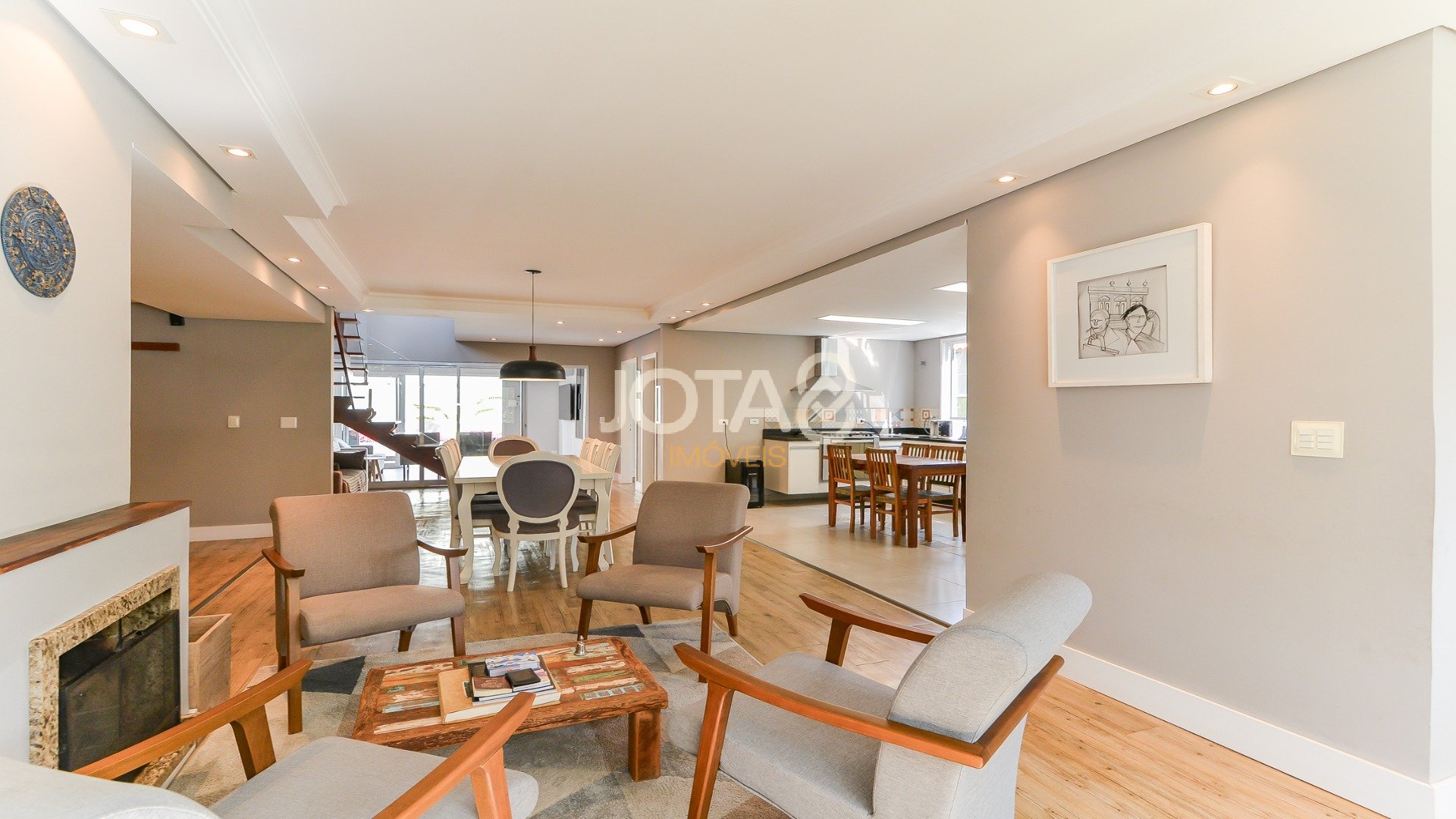 CASA 4 QUARTOS COM PISCINA EM CONDOMÍNIO!