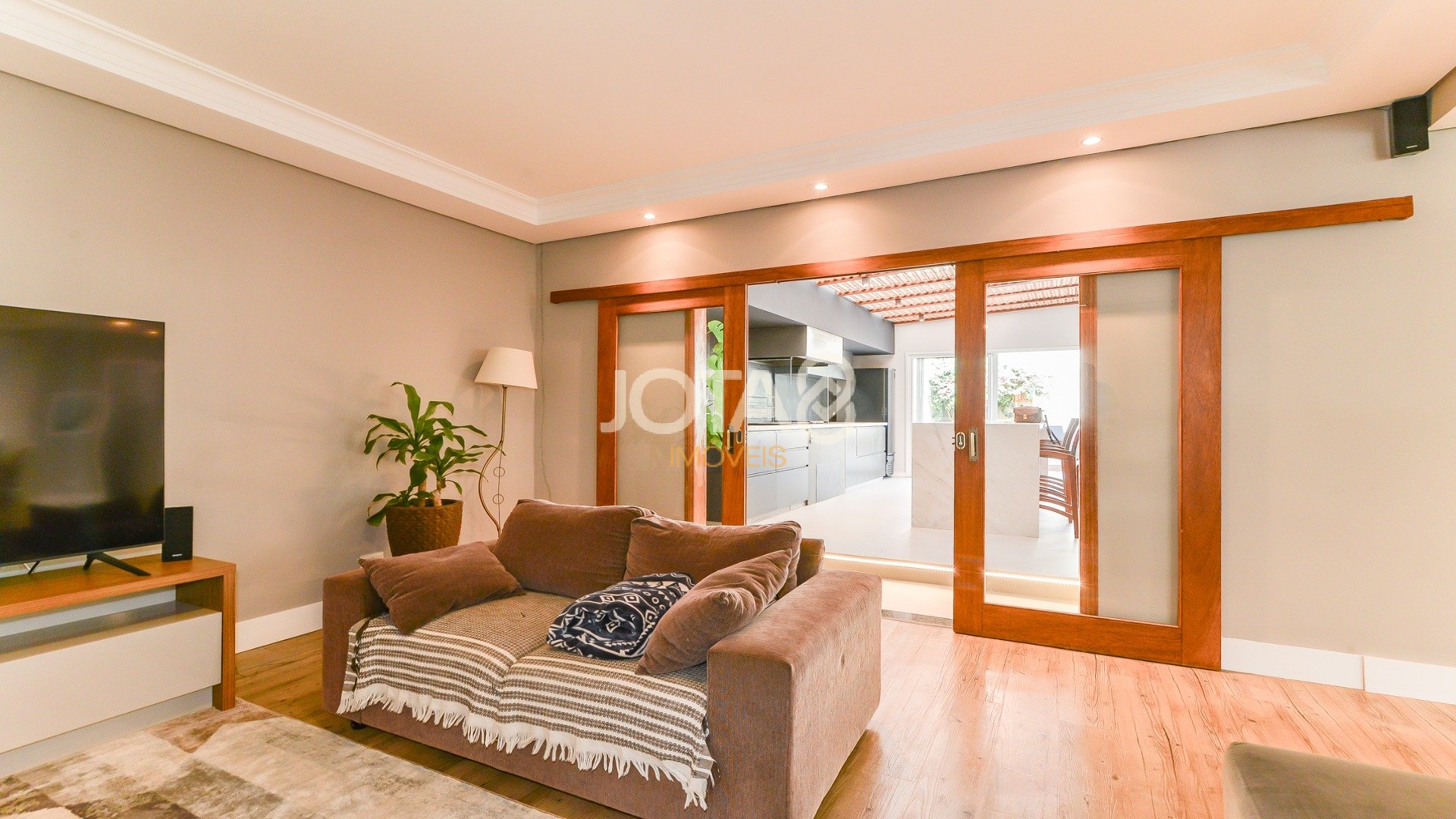 CASA 4 QUARTOS COM PISCINA EM CONDOMÍNIO!