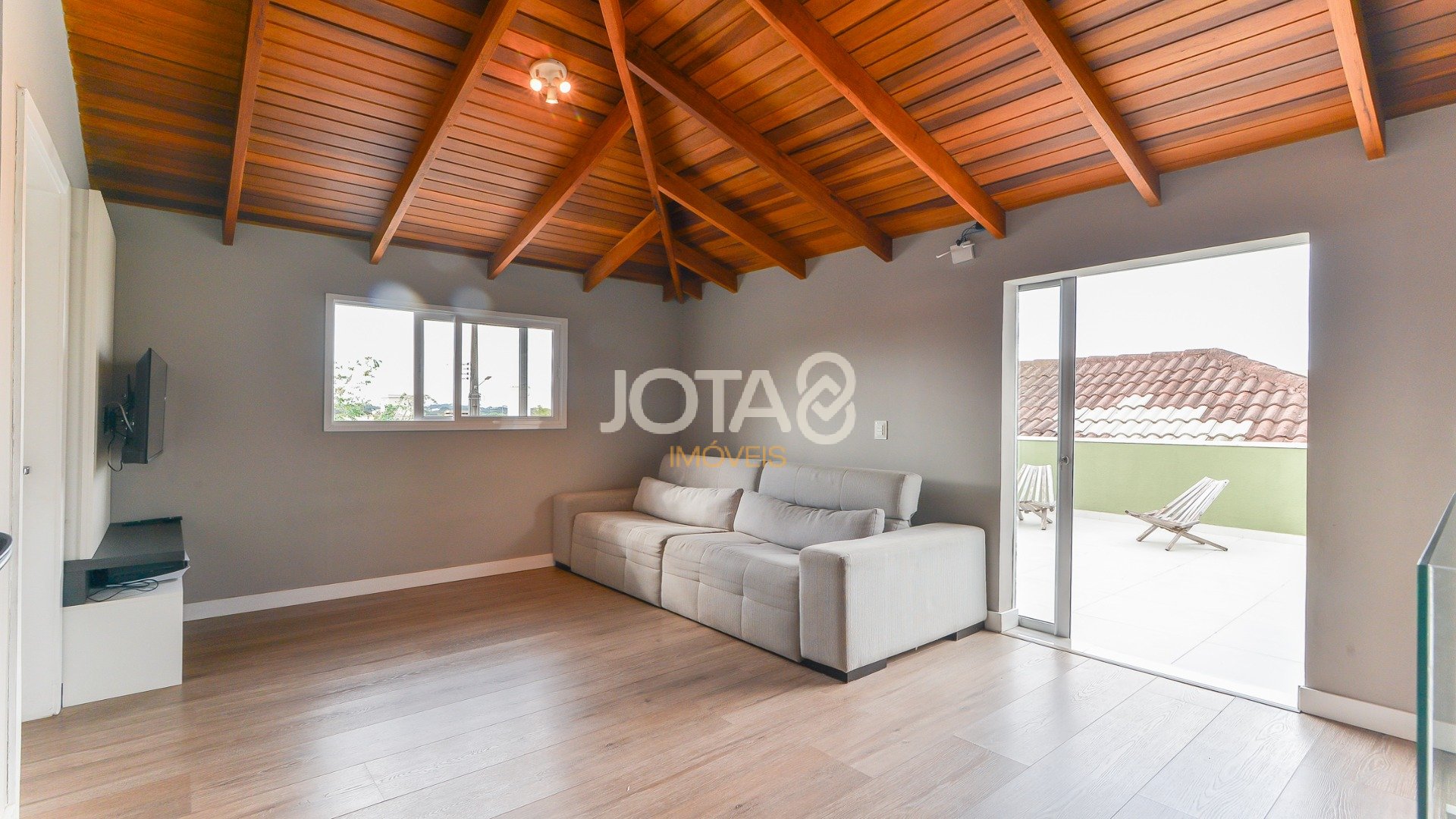 CASA 4 QUARTOS COM PISCINA EM CONDOMÍNIO!