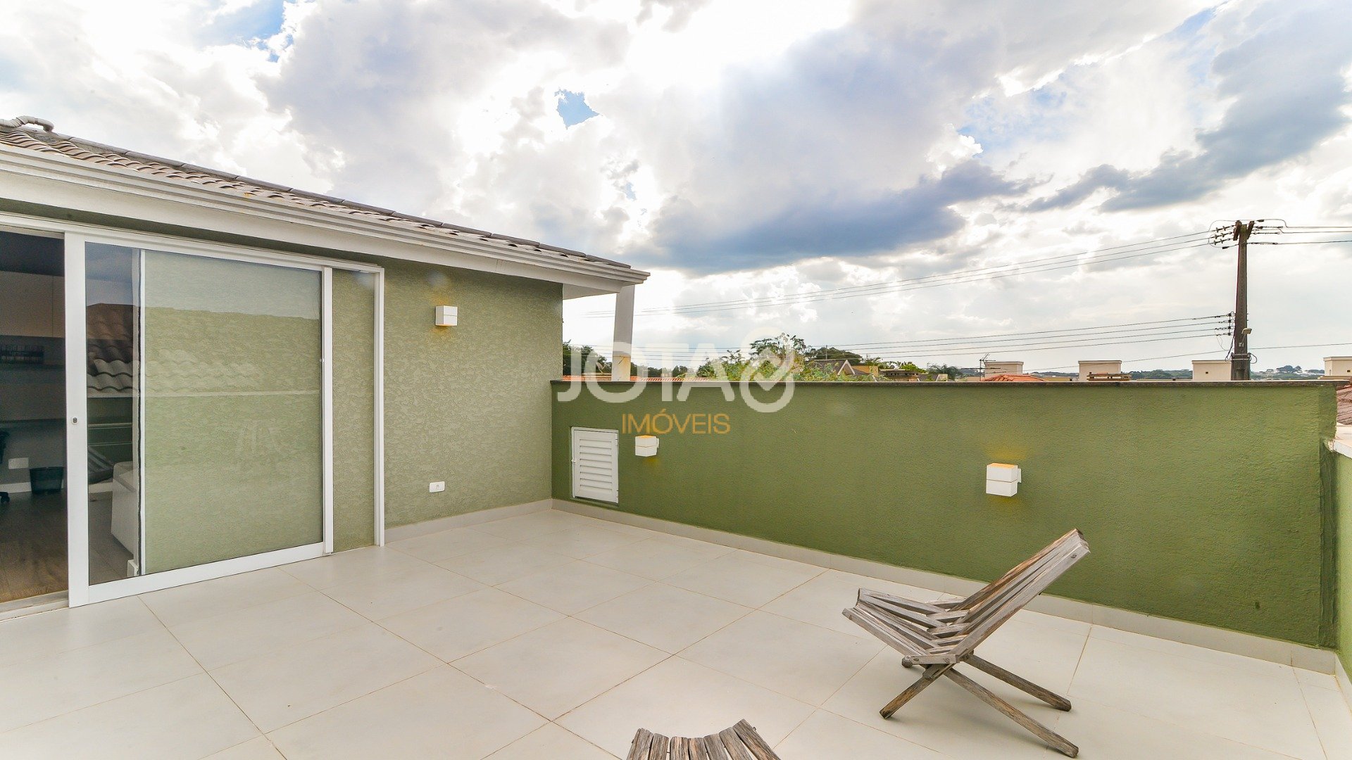 CASA 4 QUARTOS COM PISCINA EM CONDOMÍNIO!