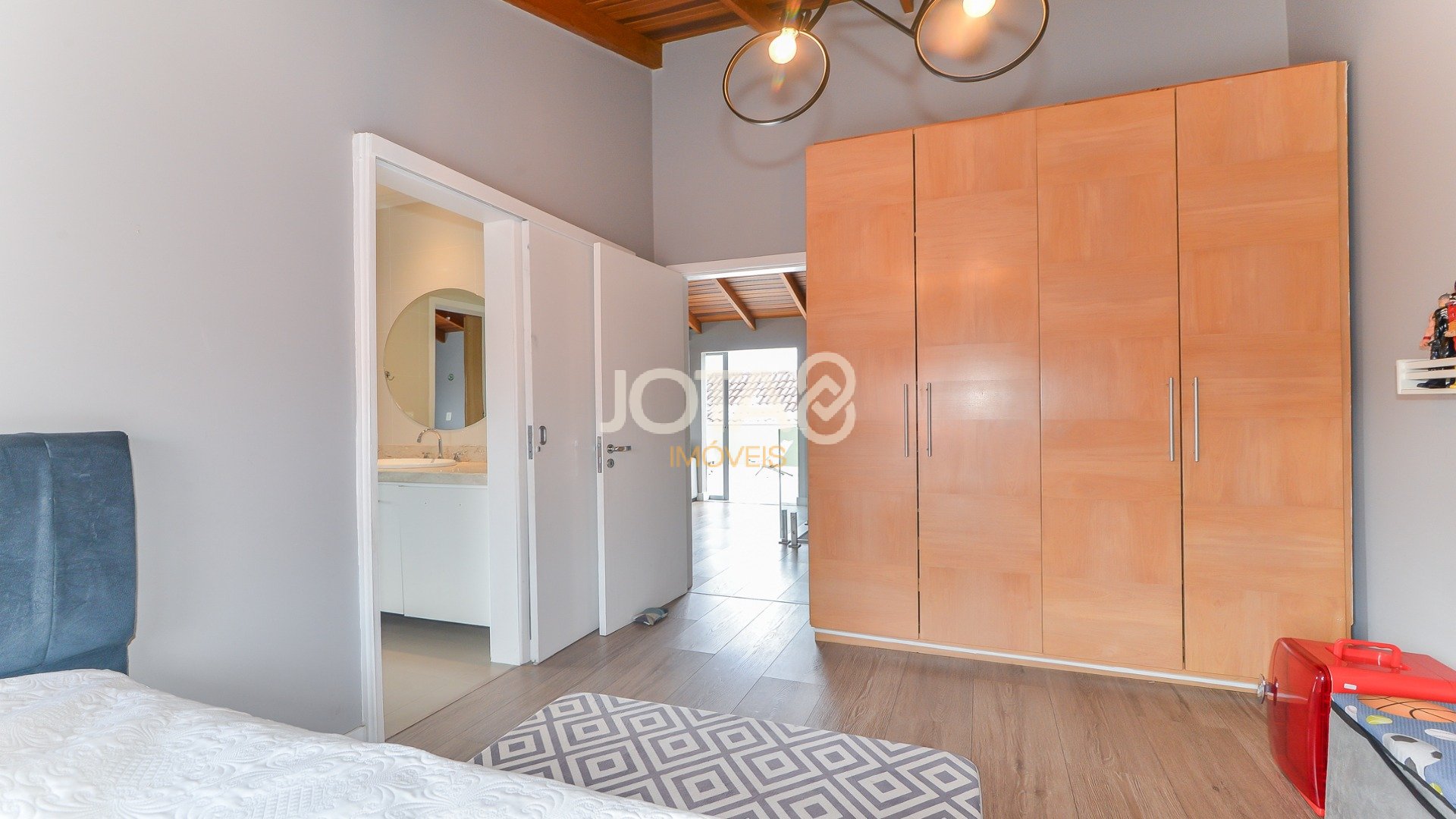 CASA 4 QUARTOS COM PISCINA EM CONDOMÍNIO!