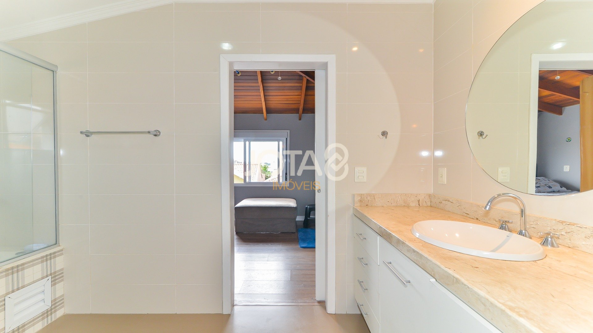 CASA 4 QUARTOS COM PISCINA EM CONDOMÍNIO!