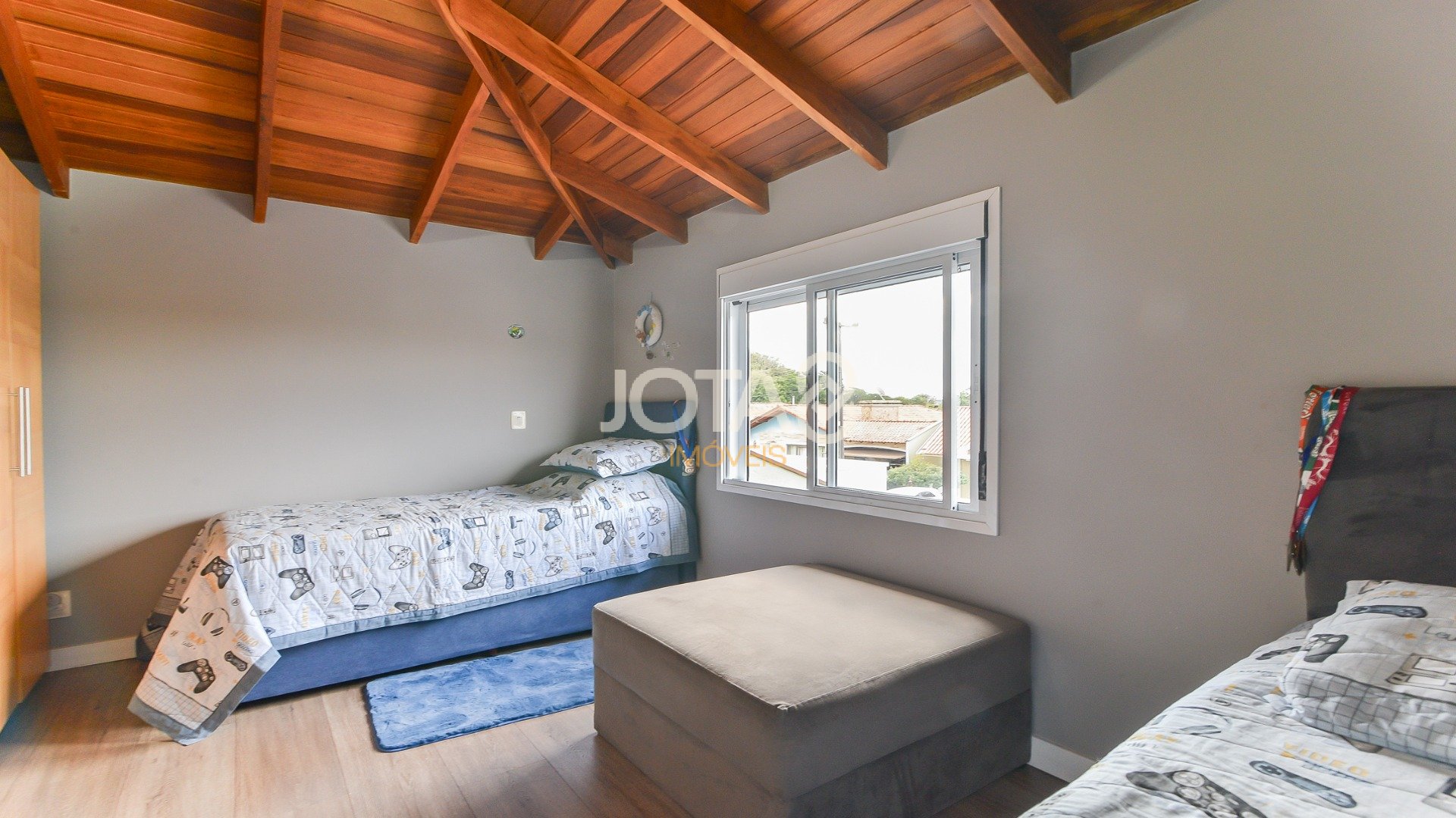 CASA 4 QUARTOS COM PISCINA EM CONDOMÍNIO!