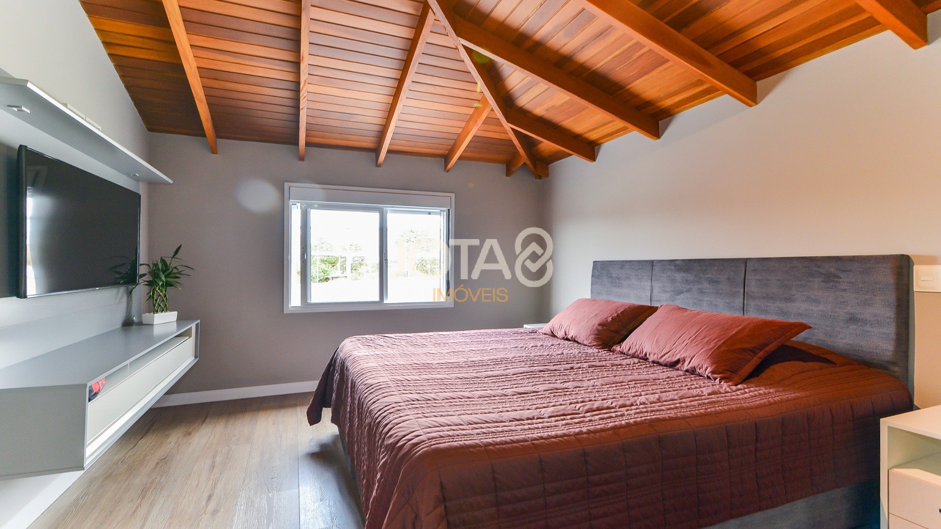 CASA 4 QUARTOS COM PISCINA EM CONDOMÍNIO!