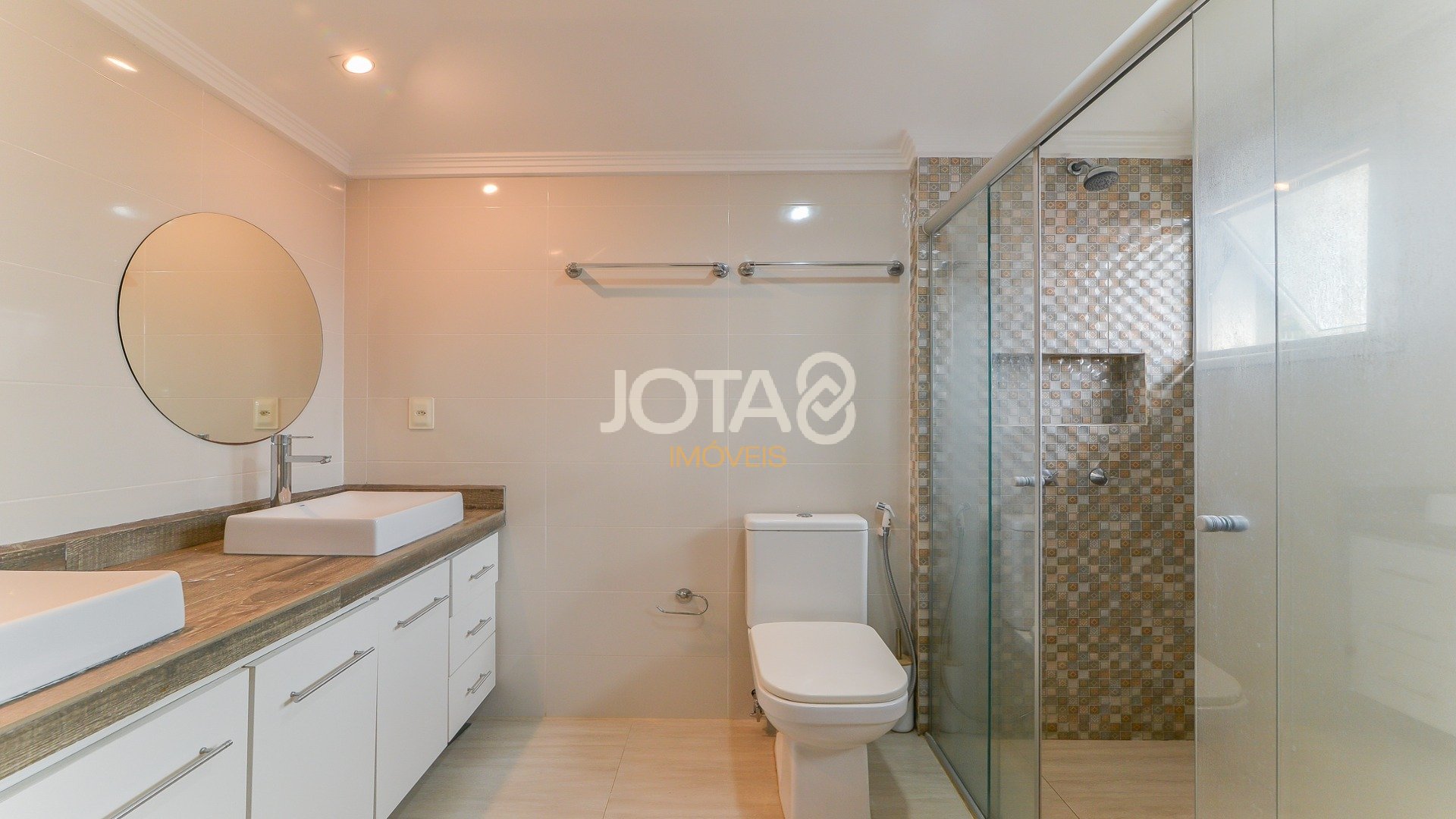 CASA 4 QUARTOS COM PISCINA EM CONDOMÍNIO!