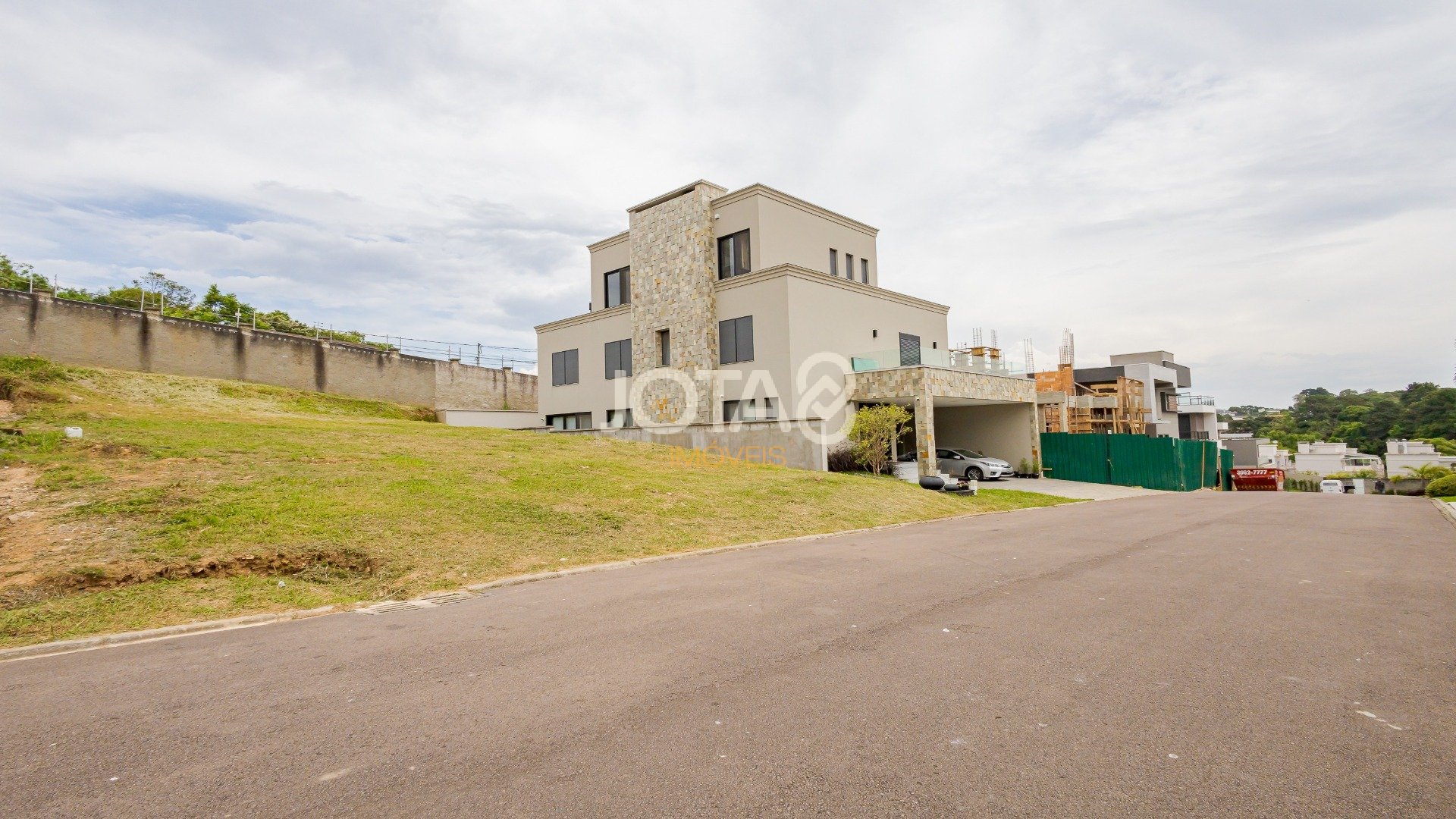 TERRENO EM CONDOMINIO FECHADO NO CAMPO COMPRIDO