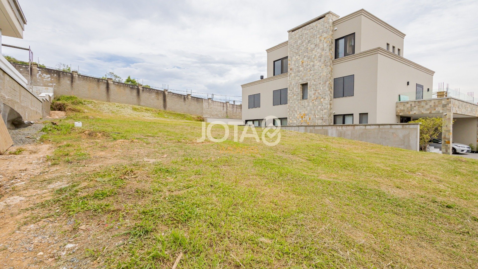 TERRENO EM CONDOMINIO FECHADO NO CAMPO COMPRIDO