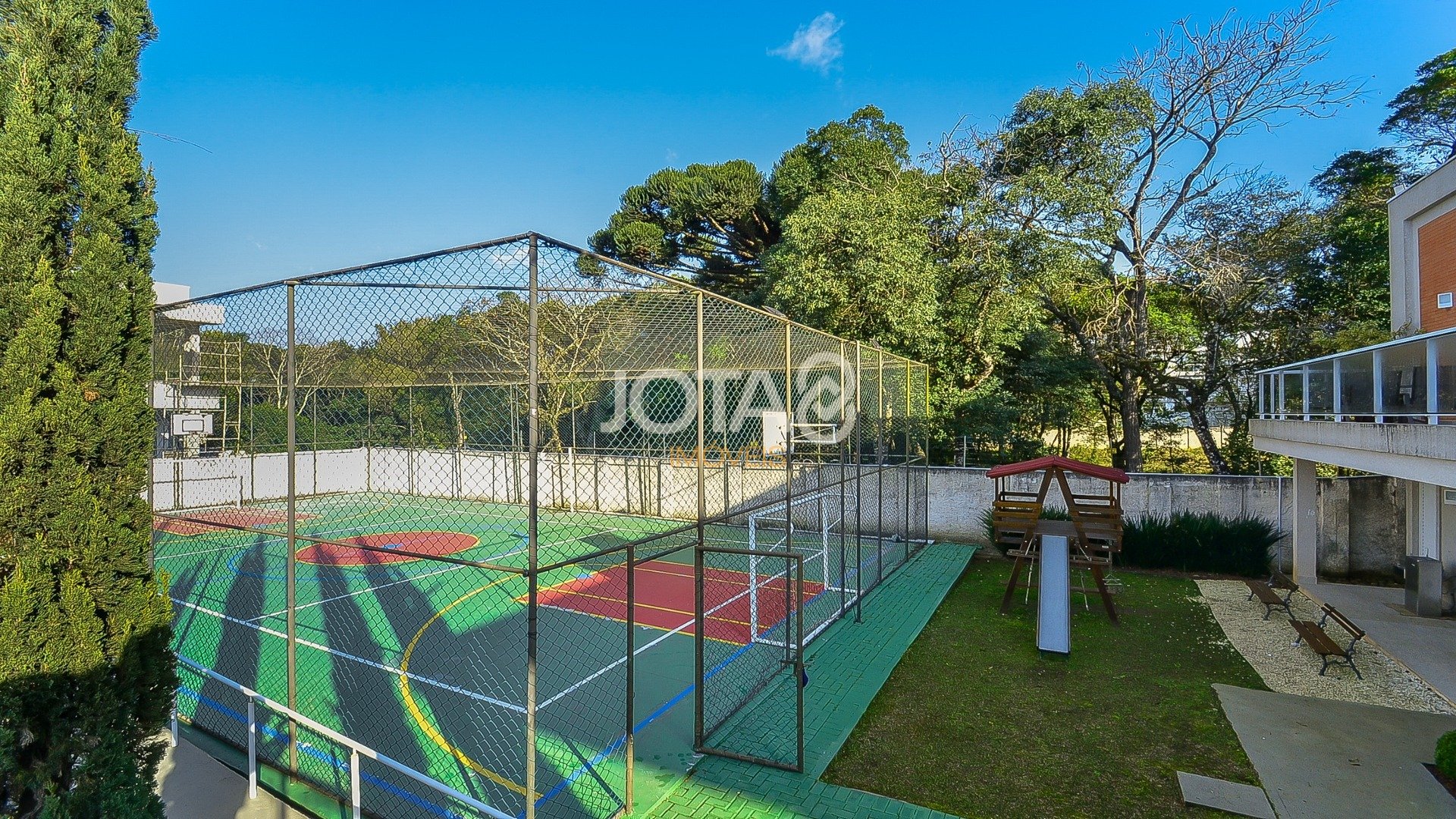 TERRENO EM CONDOMINIO FECHADO NO CAMPO COMPRIDO