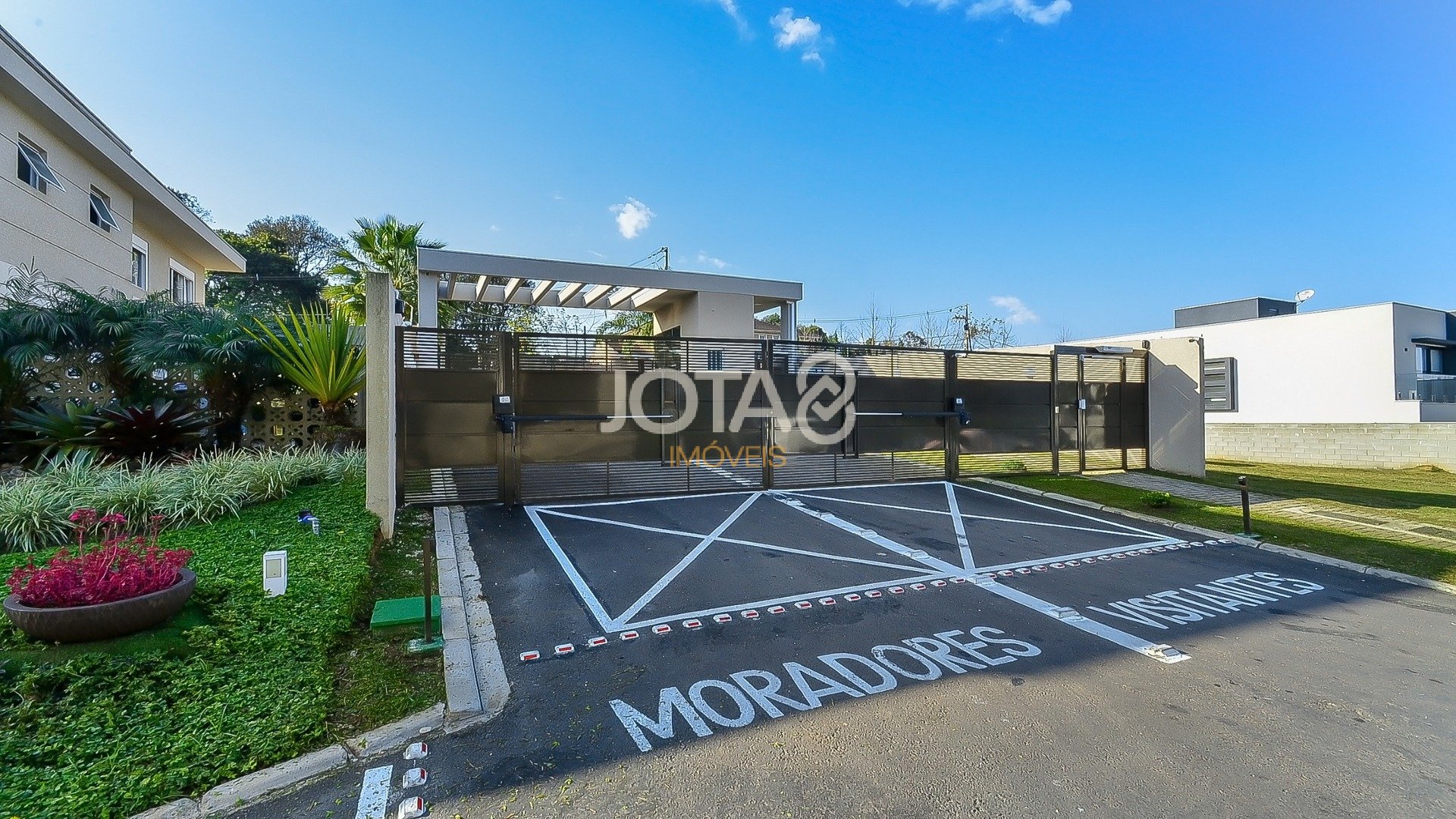 TERRENO EM CONDOMINIO FECHADO NO CAMPO COMPRIDO