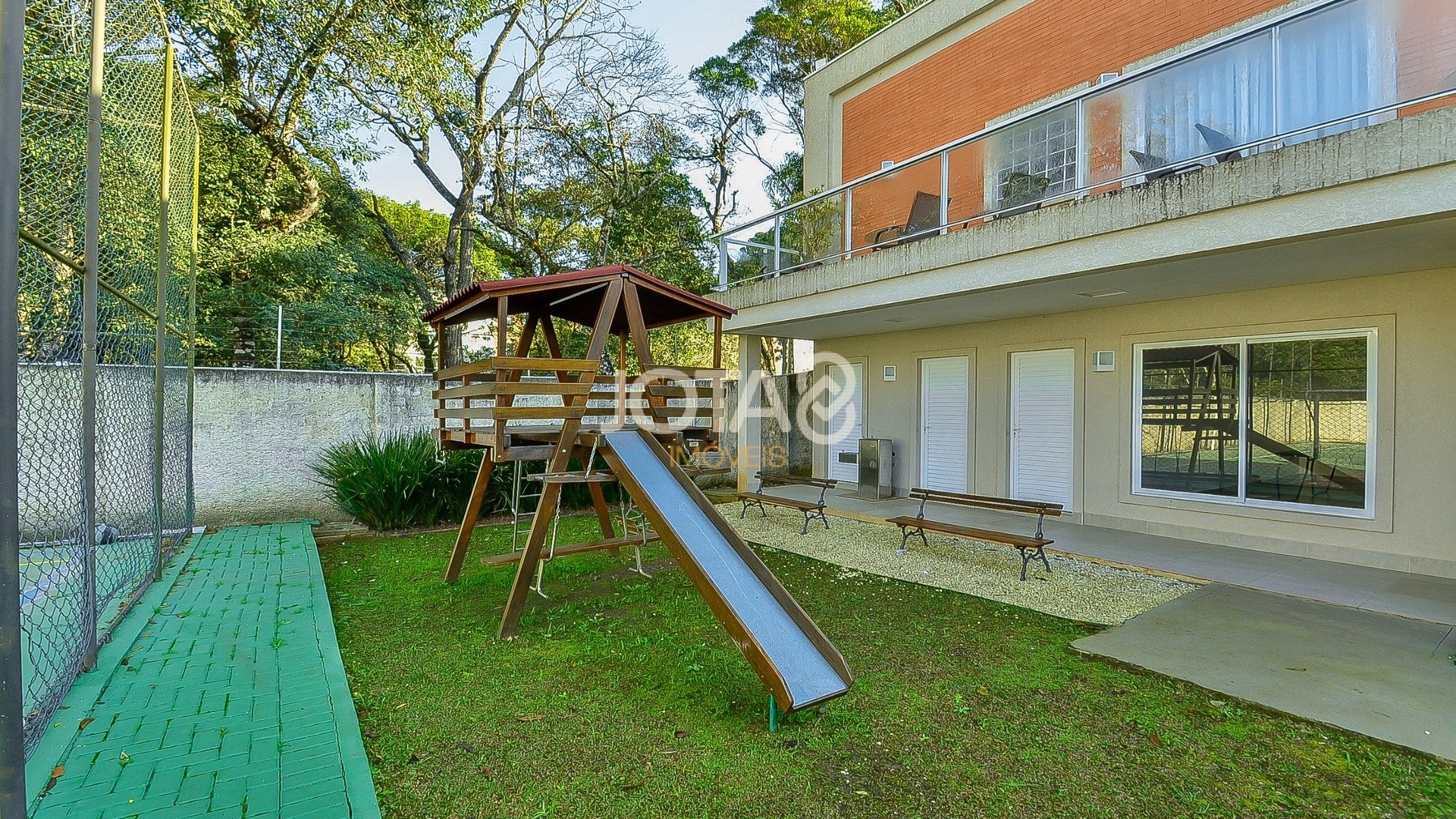 TERRENO EM CONDOMINIO FECHADO NO CAMPO COMPRIDO