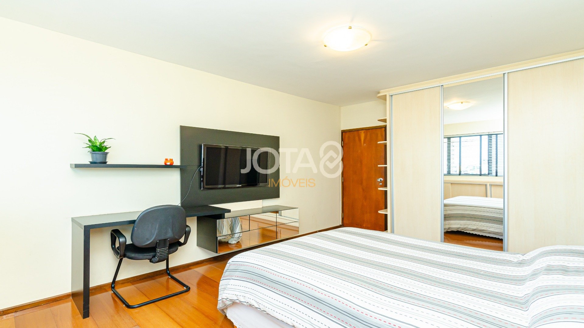 OPORTUNIDADE !  APARTAMENTO COM 218M² NO BIGORRILHO