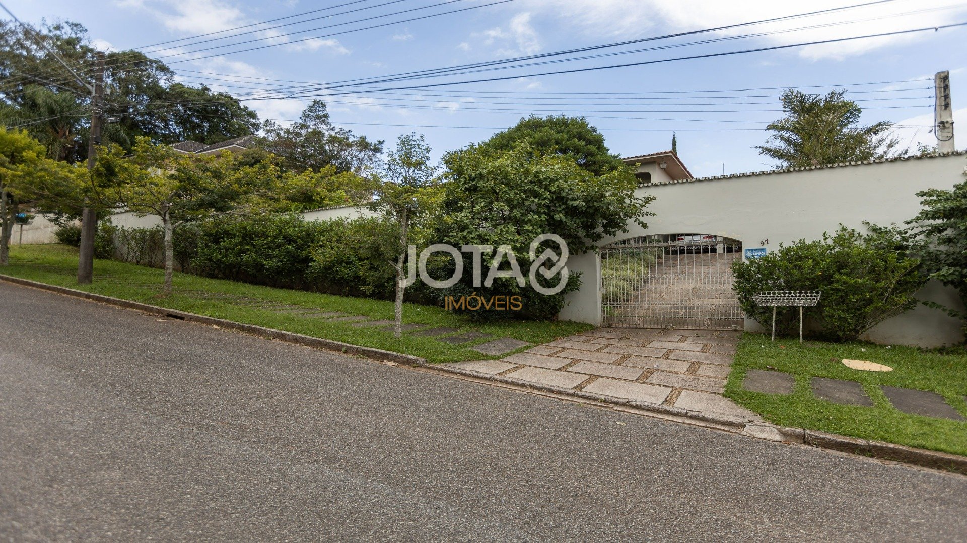 CASA COM 4 DORMITÓRIOS NO JARDIM SCHAFFER