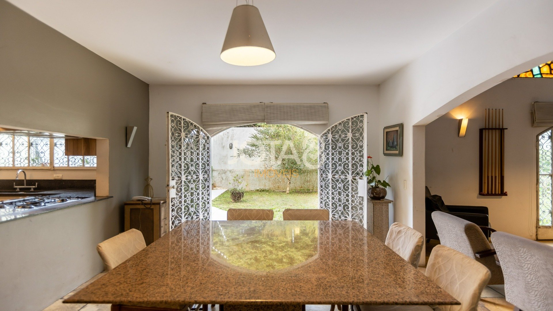 CASA COM 4 DORMITÓRIOS NO JARDIM SCHAFFER