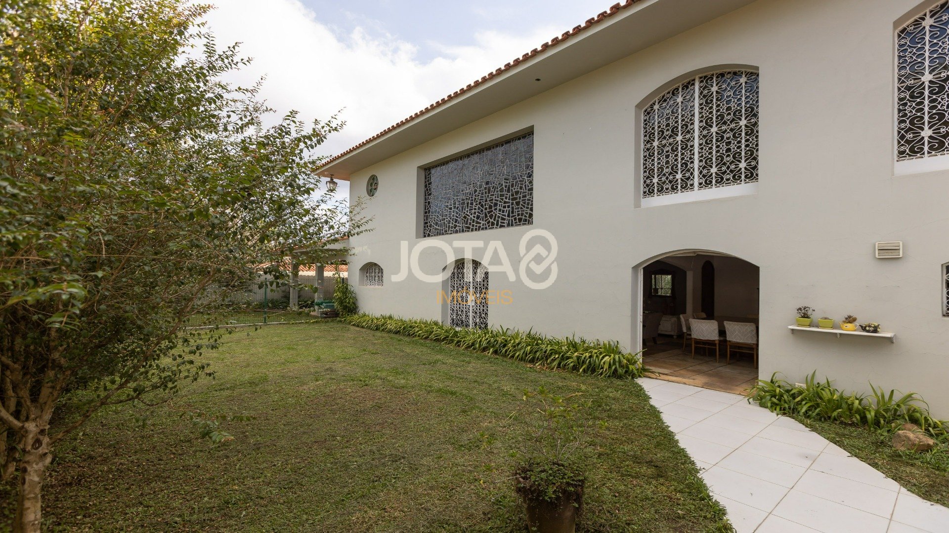CASA COM 4 DORMITÓRIOS NO JARDIM SCHAFFER