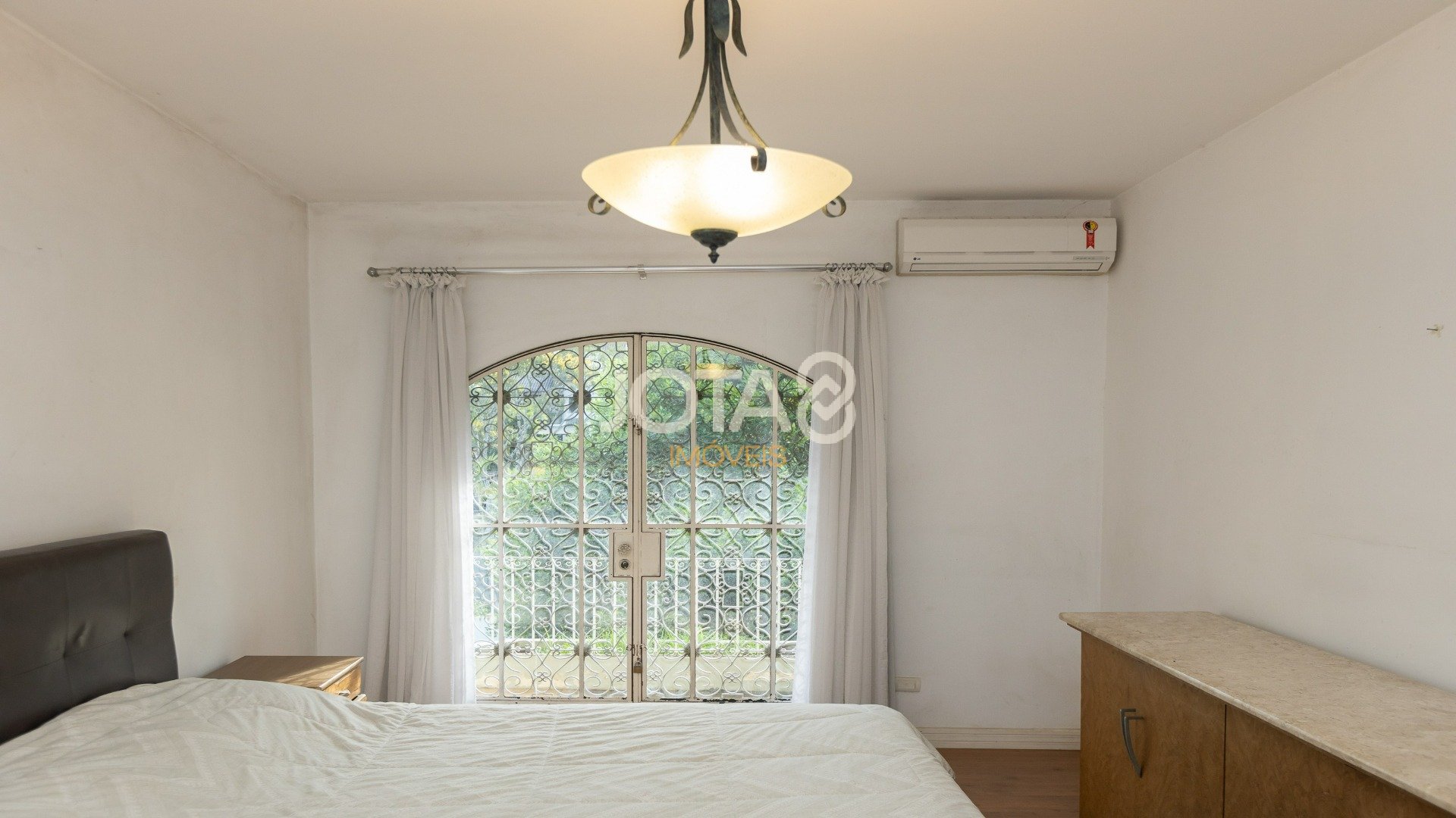 CASA COM 4 DORMITÓRIOS NO JARDIM SCHAFFER