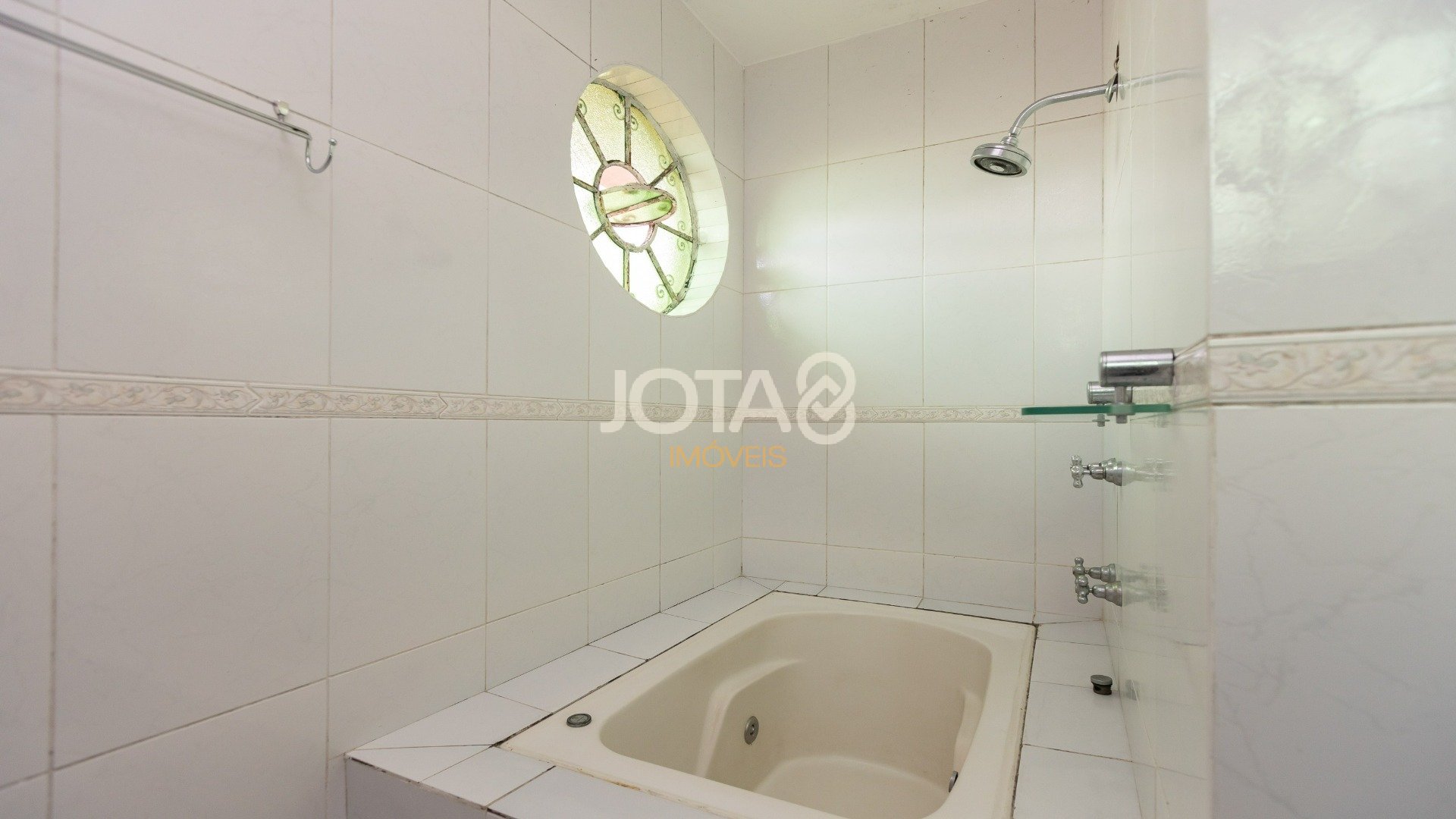 CASA COM 4 DORMITÓRIOS NO JARDIM SCHAFFER