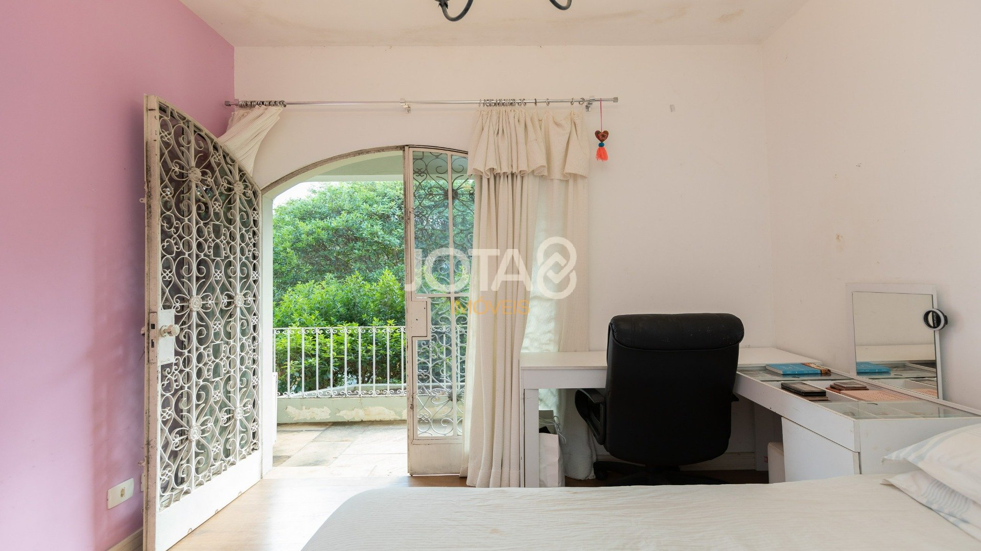 CASA COM 4 DORMITÓRIOS NO JARDIM SCHAFFER