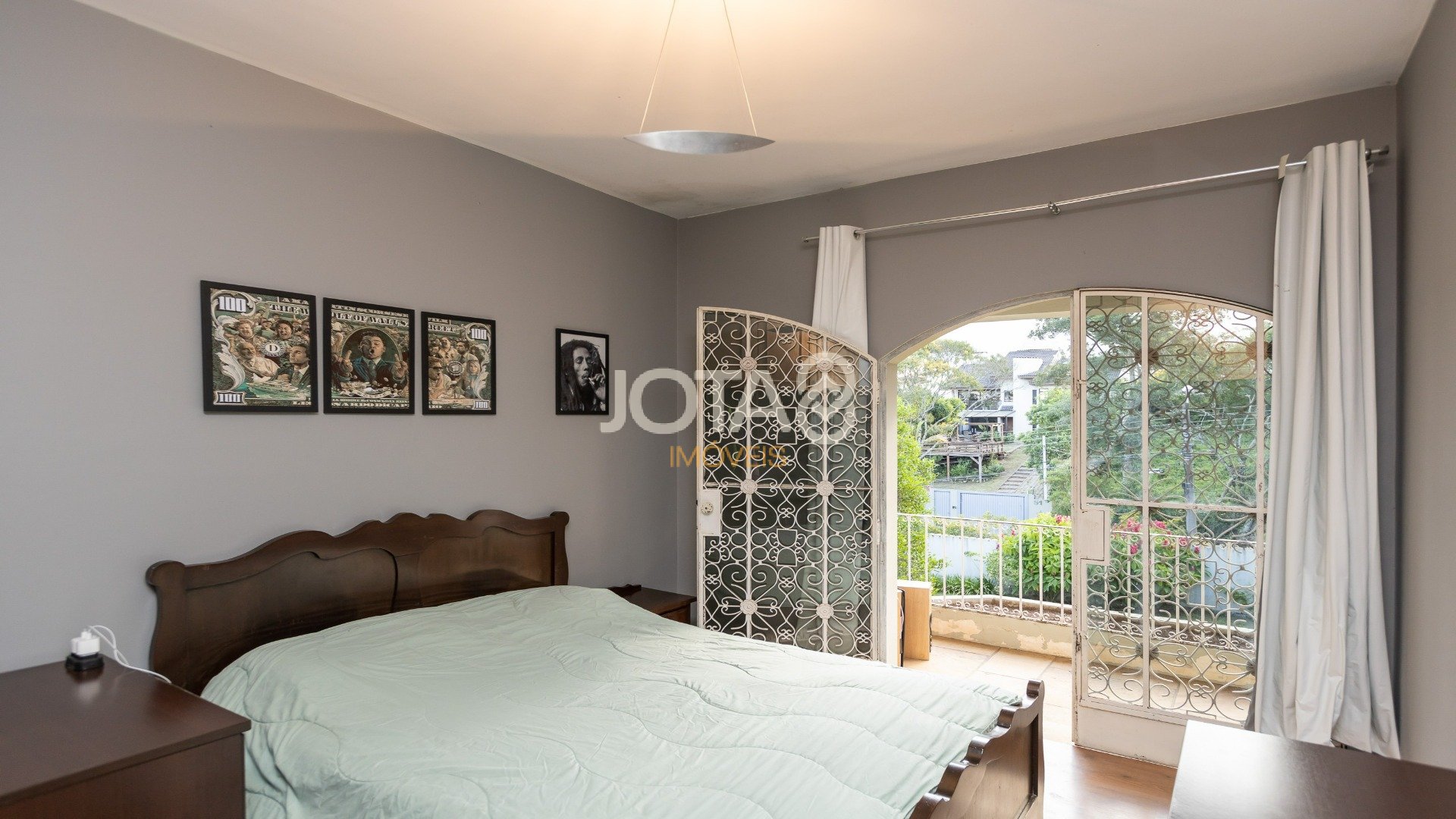 CASA COM 4 DORMITÓRIOS NO JARDIM SCHAFFER