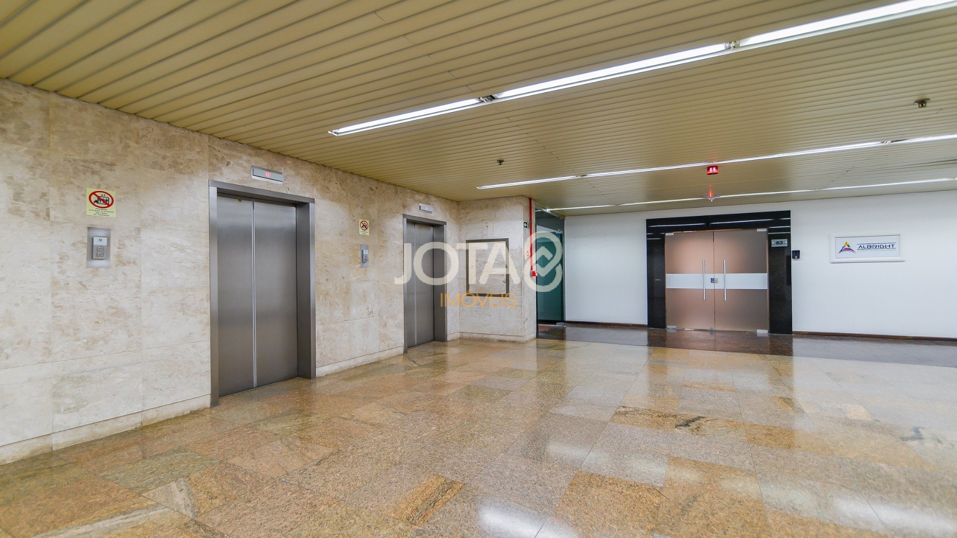 CONJUNTO COMERCIAL EM ÓTIMA LOCALIZAÇÃO