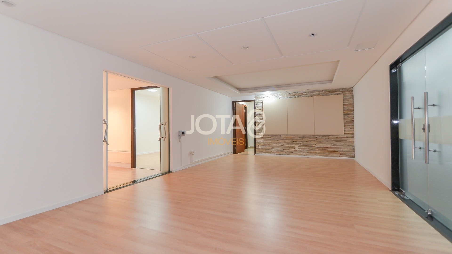 CONJUNTO COMERCIAL EM ÓTIMA LOCALIZAÇÃO