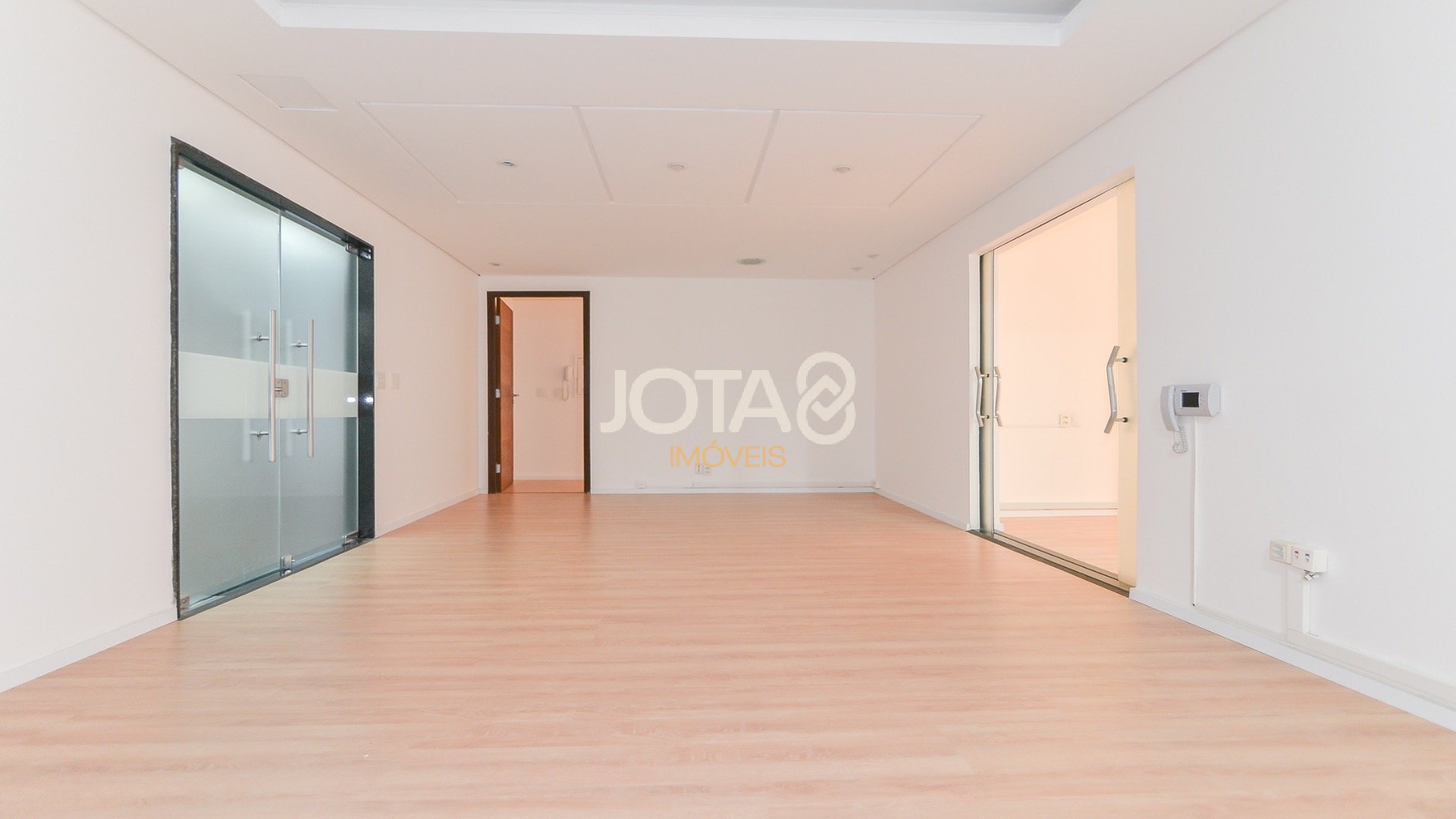 CONJUNTO COMERCIAL EM ÓTIMA LOCALIZAÇÃO