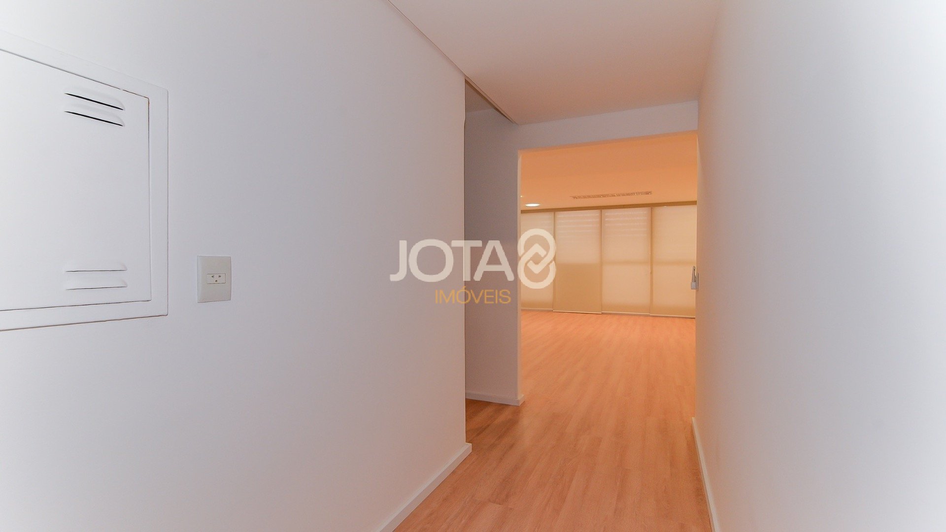 CONJUNTO COMERCIAL EM ÓTIMA LOCALIZAÇÃO