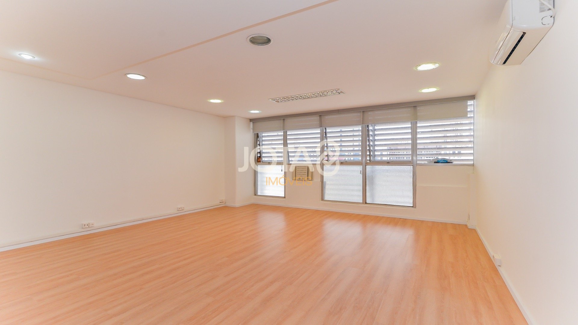 CONJUNTO COMERCIAL EM ÓTIMA LOCALIZAÇÃO