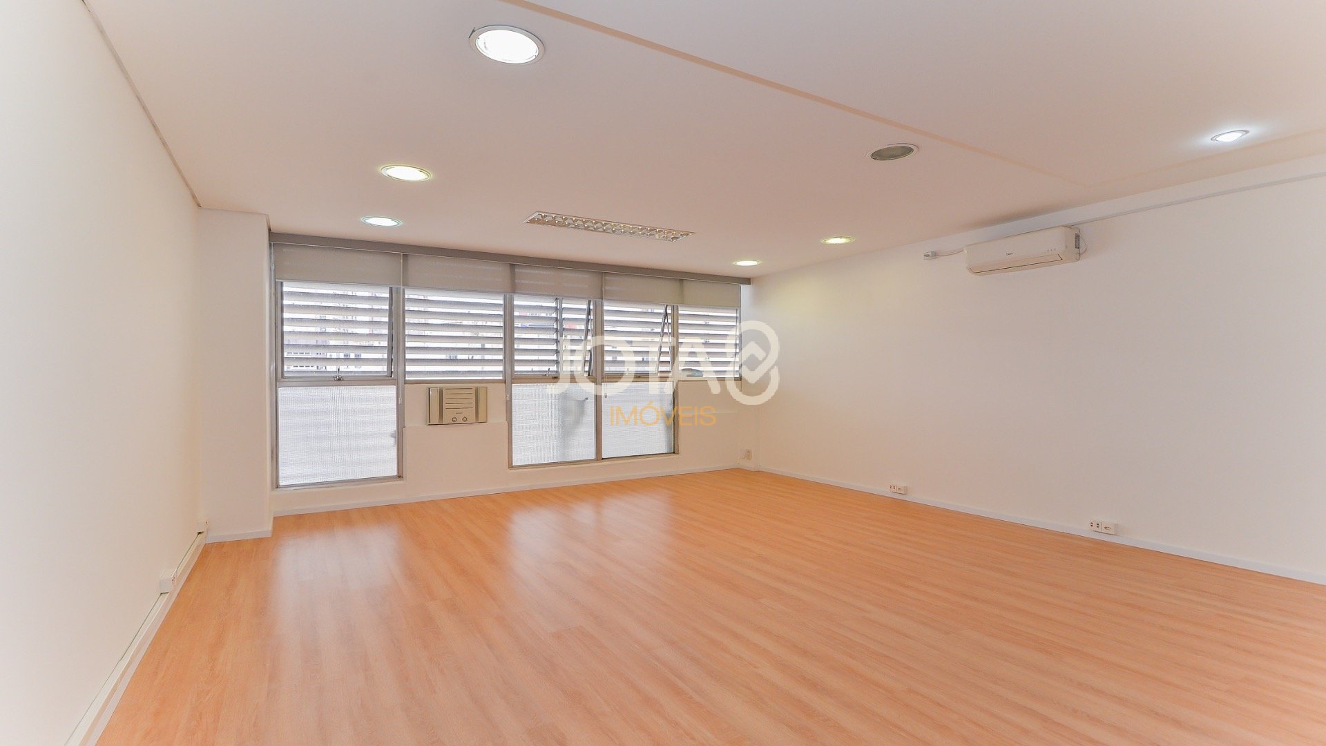 CONJUNTO COMERCIAL EM ÓTIMA LOCALIZAÇÃO