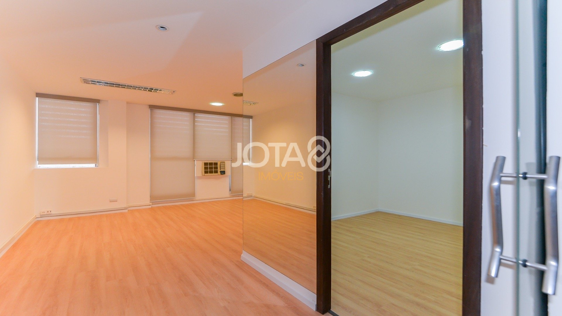 CONJUNTO COMERCIAL EM ÓTIMA LOCALIZAÇÃO