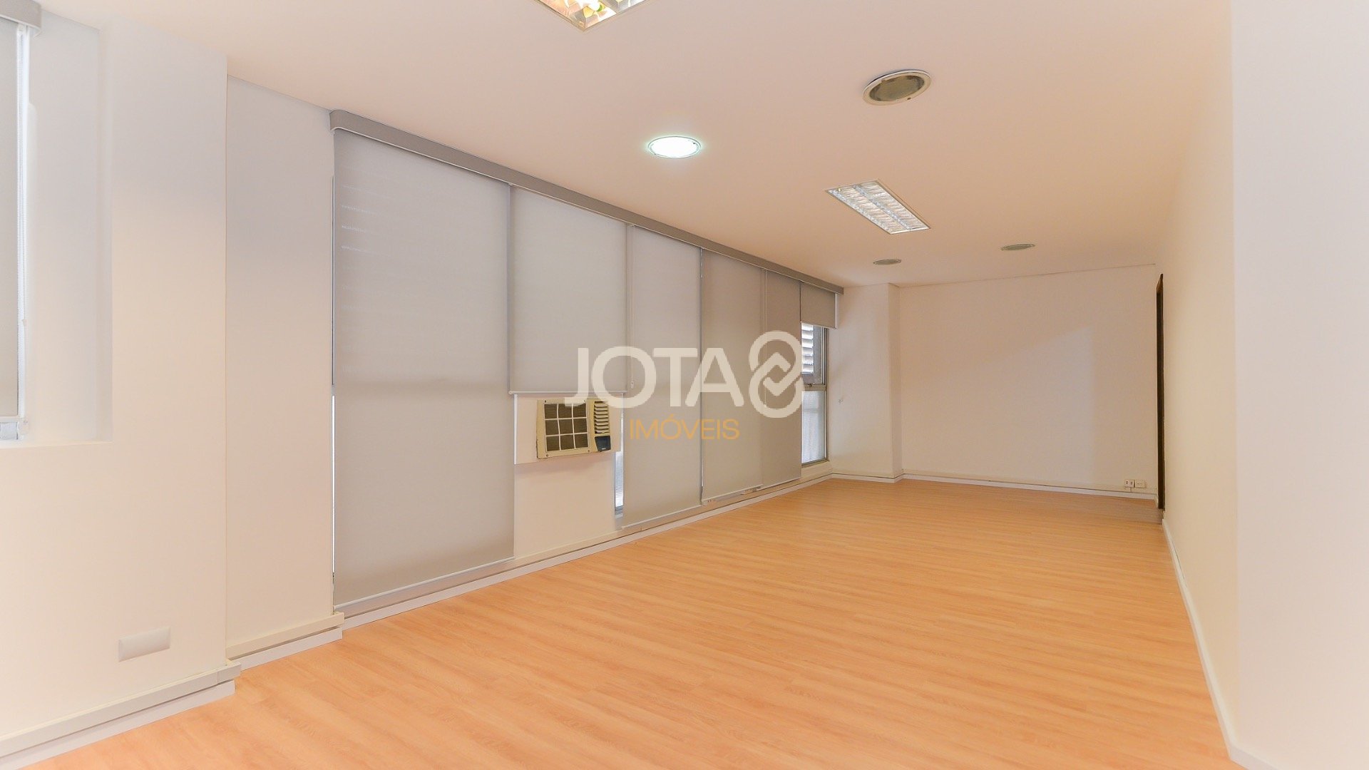 CONJUNTO COMERCIAL EM ÓTIMA LOCALIZAÇÃO