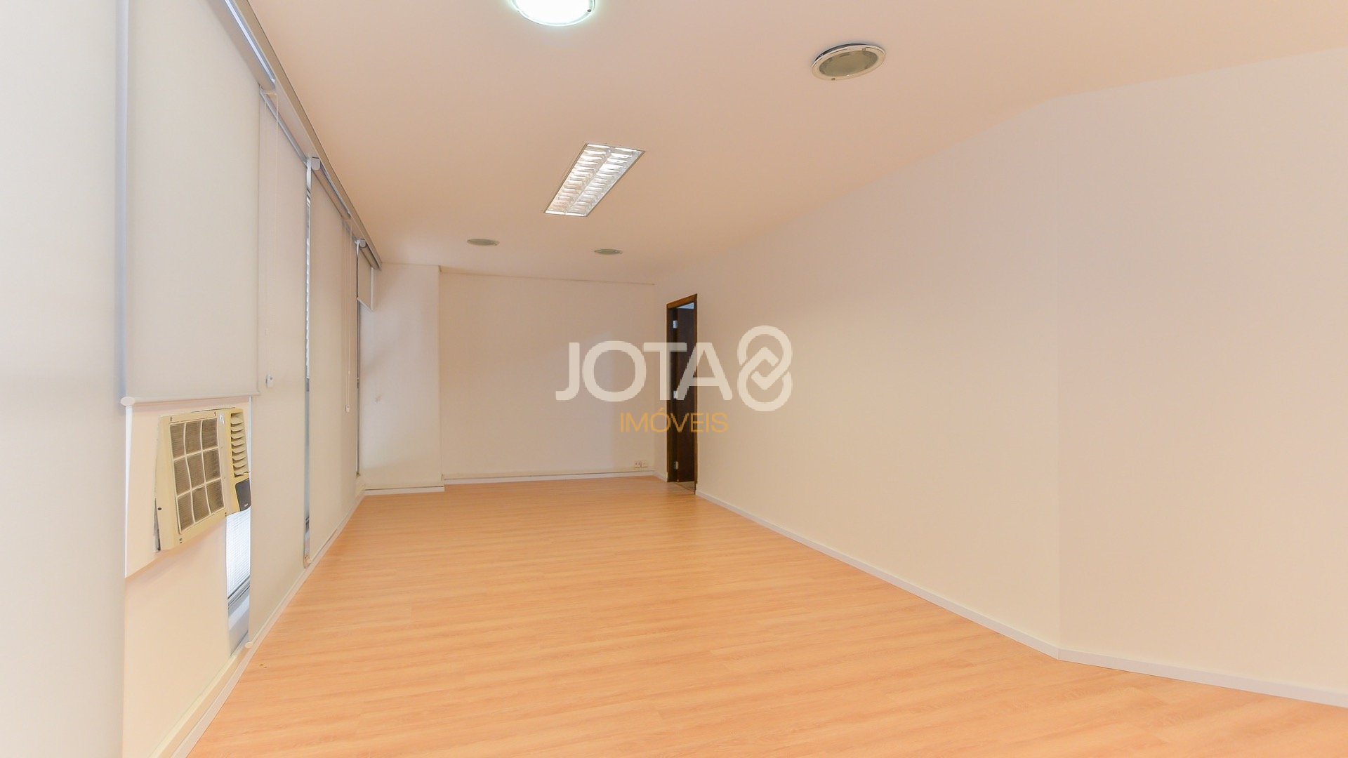 CONJUNTO COMERCIAL EM ÓTIMA LOCALIZAÇÃO